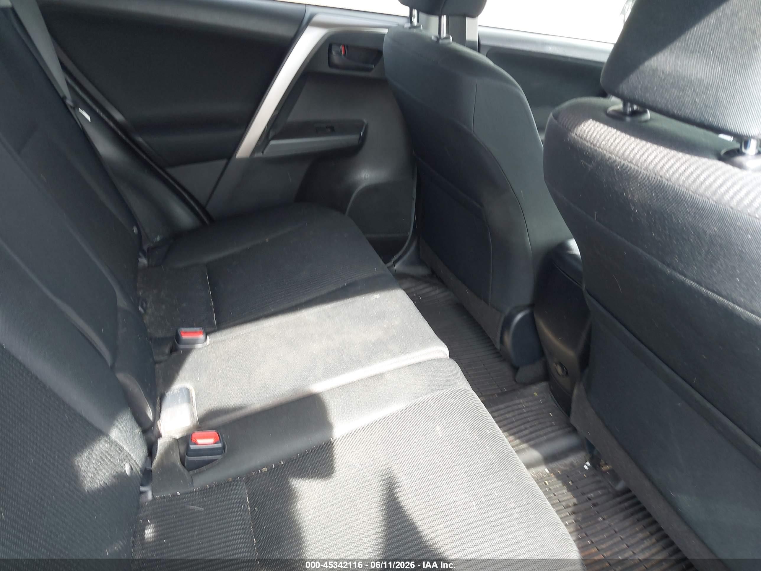 2018 Toyota Rav4 Le Blue vin: JTMBFREV1JJ728762