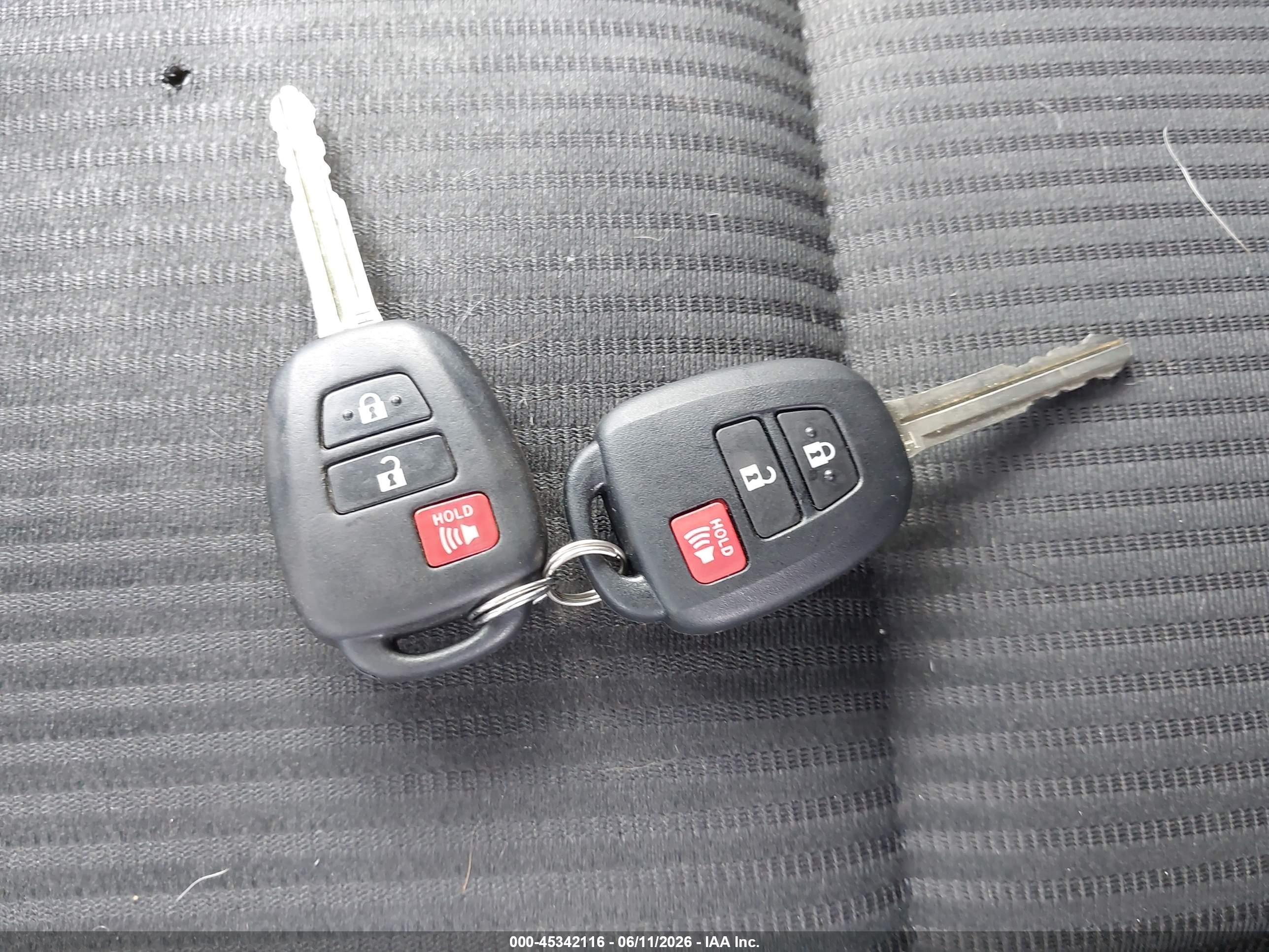 2018 Toyota Rav4 Le Blue vin: JTMBFREV1JJ728762