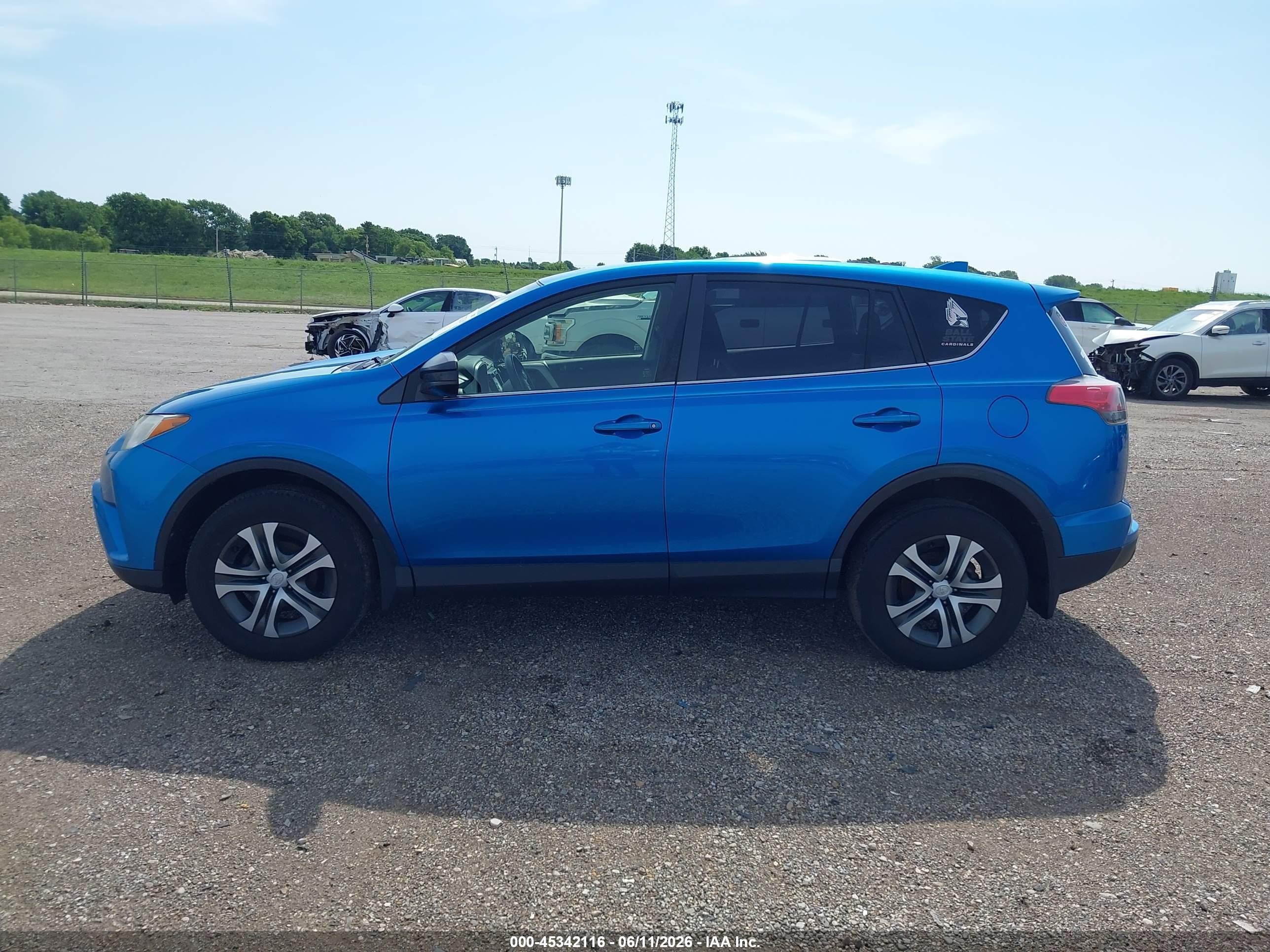 2018 Toyota Rav4 Le Blue vin: JTMBFREV1JJ728762