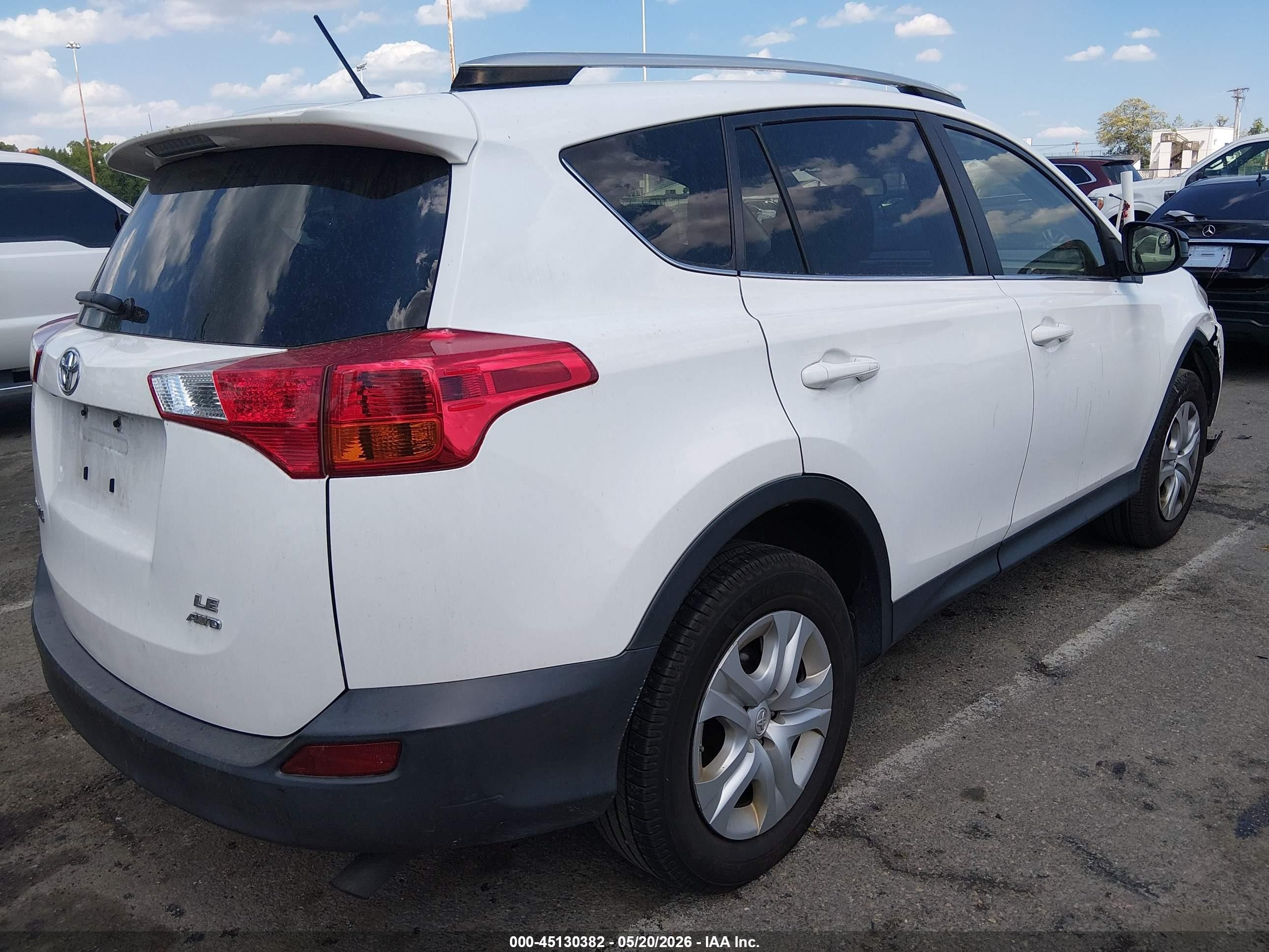 2013 Toyota Rav4 Le White vin: JTMBFREV2D5000994