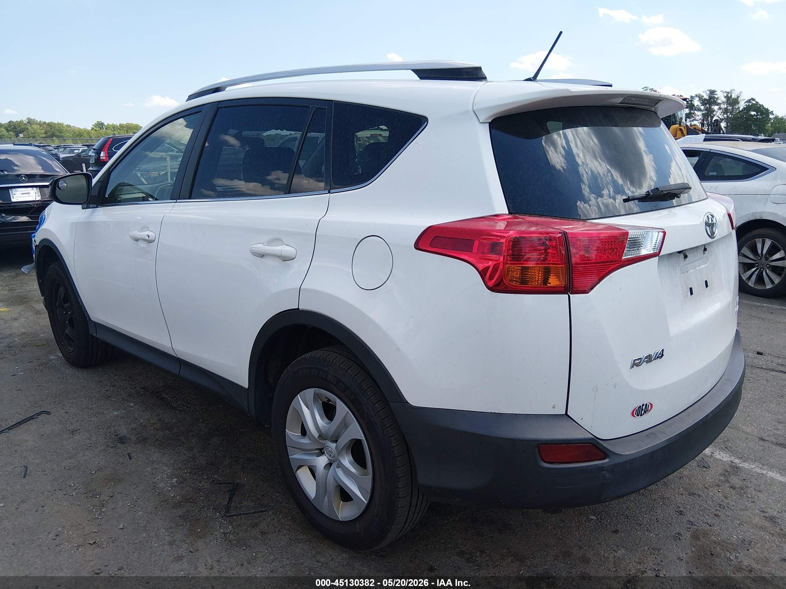 2013 Toyota Rav4 Le White vin: JTMBFREV2D5000994