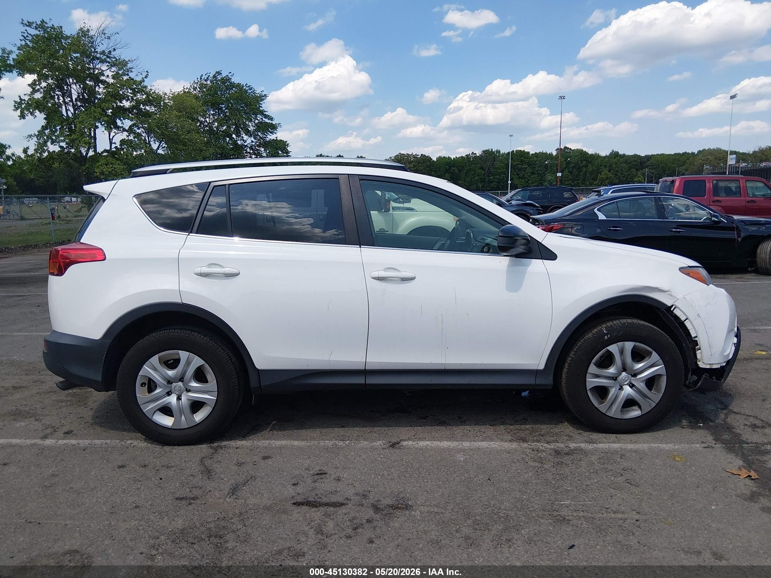 2013 Toyota Rav4 Le White vin: JTMBFREV2D5000994