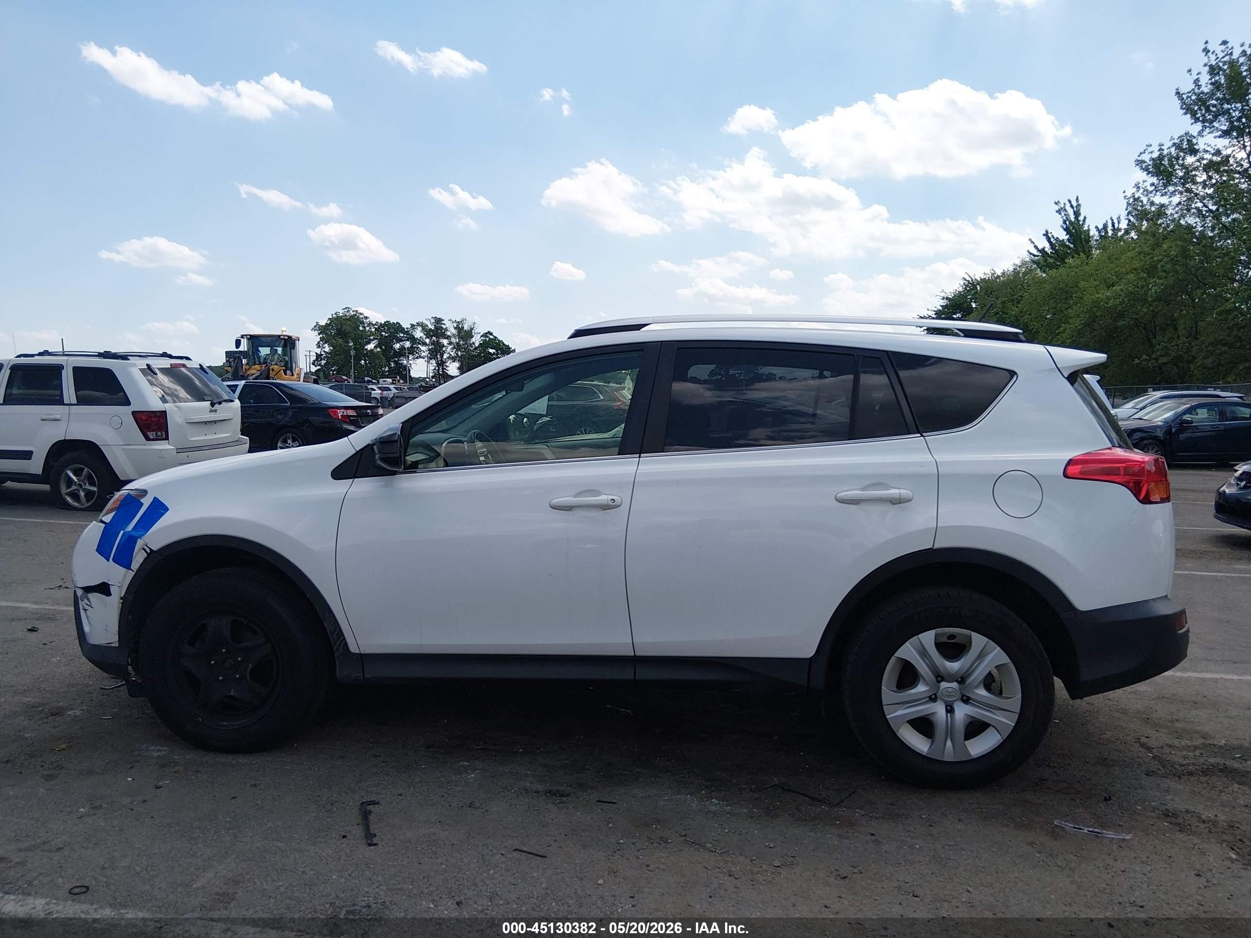 2013 Toyota Rav4 Le White vin: JTMBFREV2D5000994