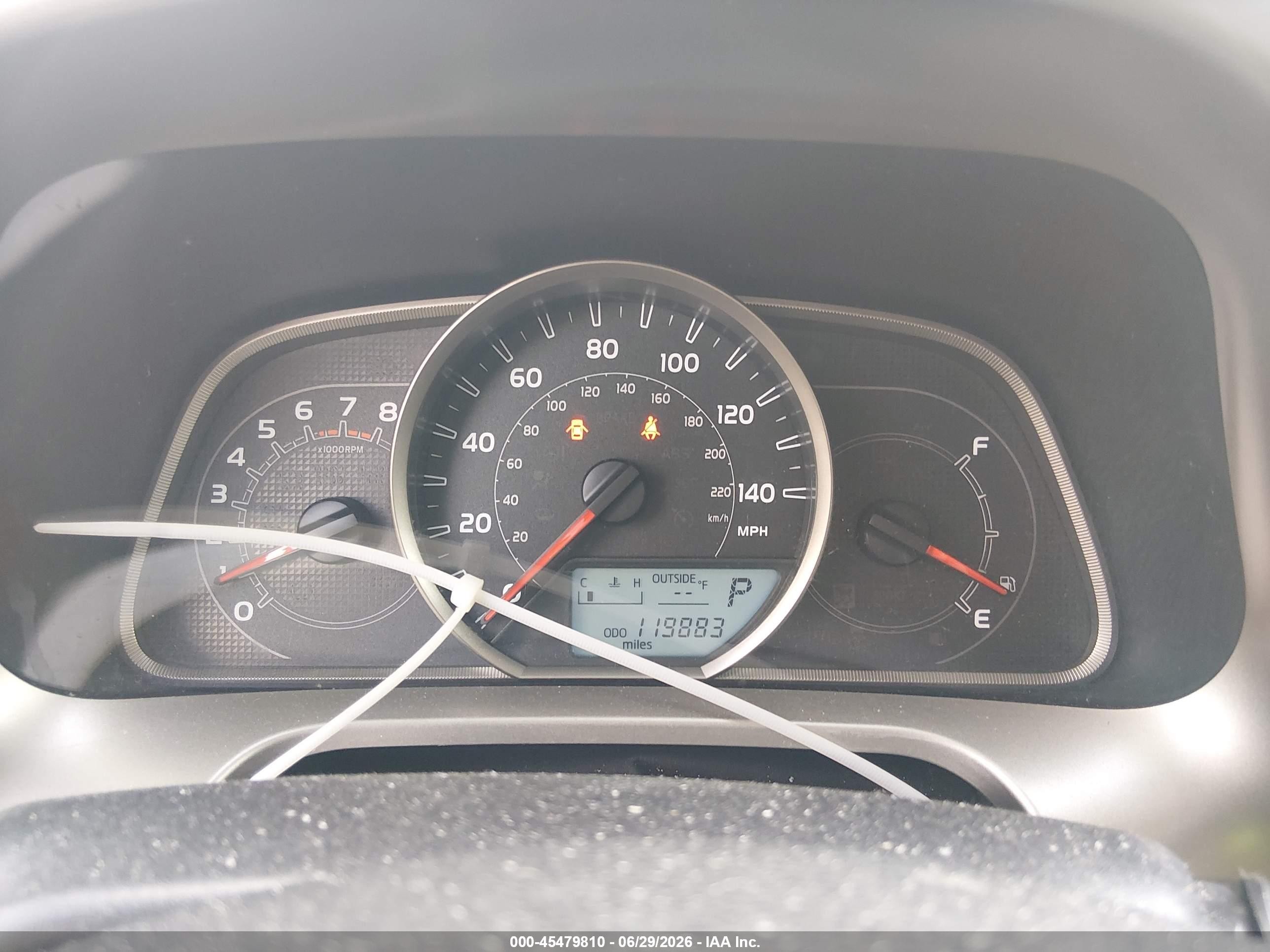 2013 Toyota Rav4 Le Silver vin: JTMBFREV2D5010926