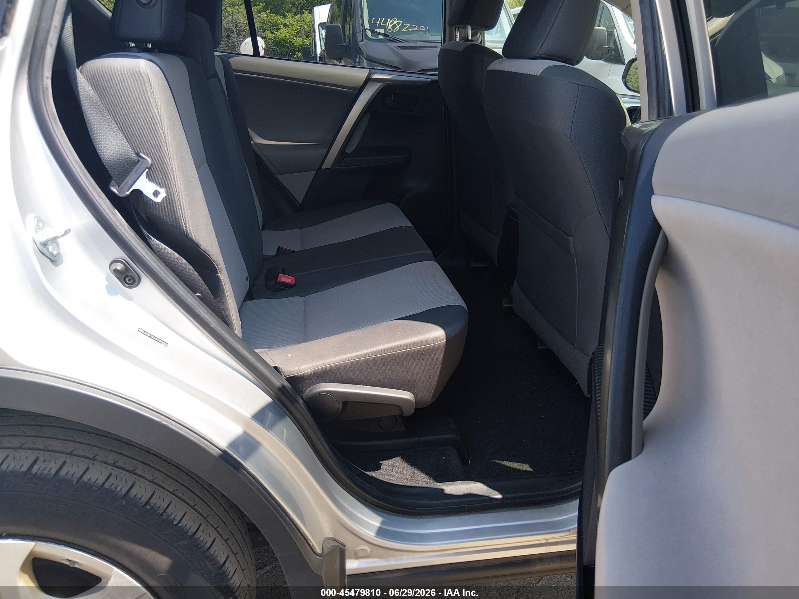 2013 Toyota Rav4 Le Silver vin: JTMBFREV2D5010926