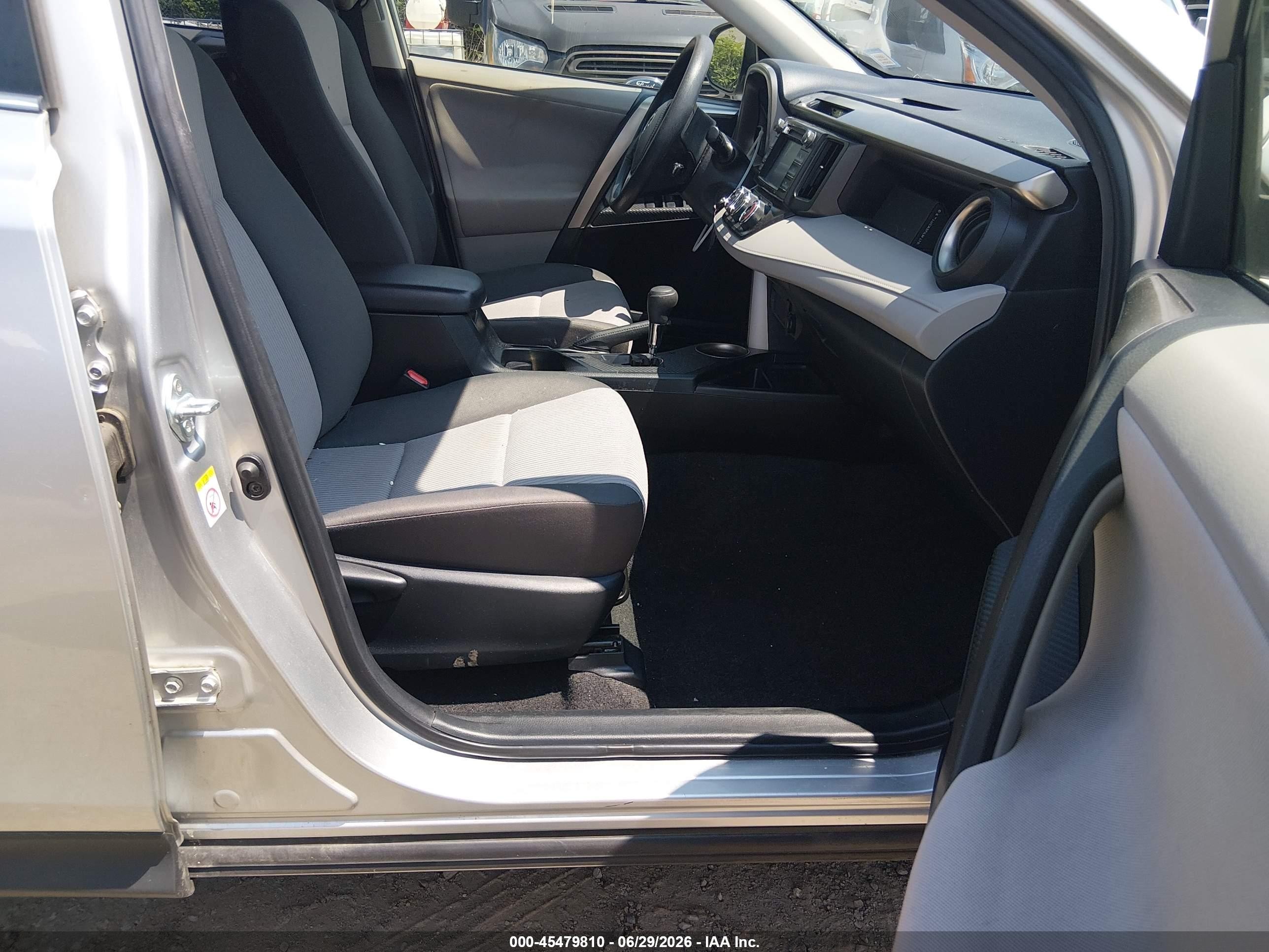 2013 Toyota Rav4 Le Silver vin: JTMBFREV2D5010926