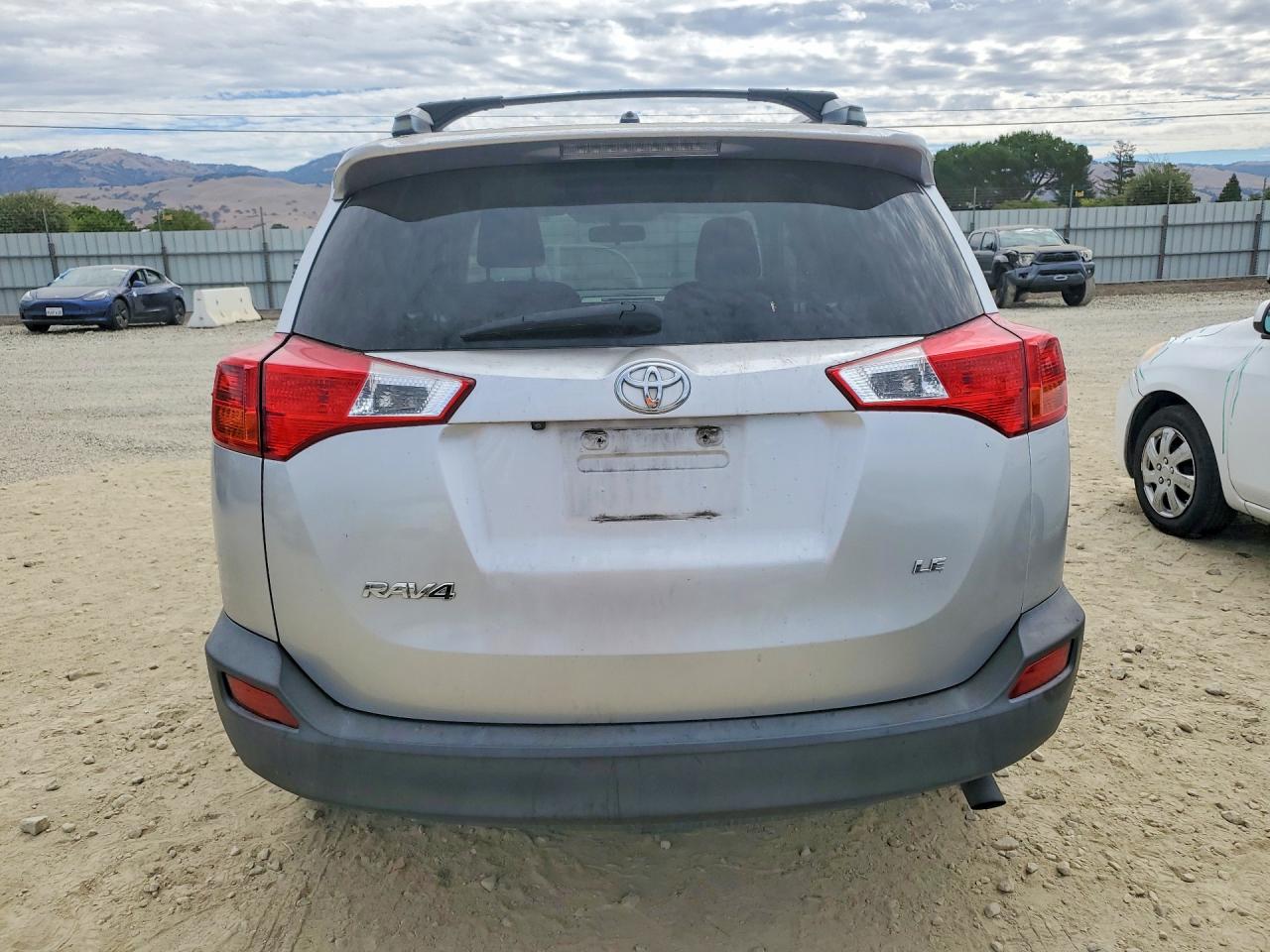 2013 Toyota Rav4 Le Серебряный vin: JTMBFREV2D5026172