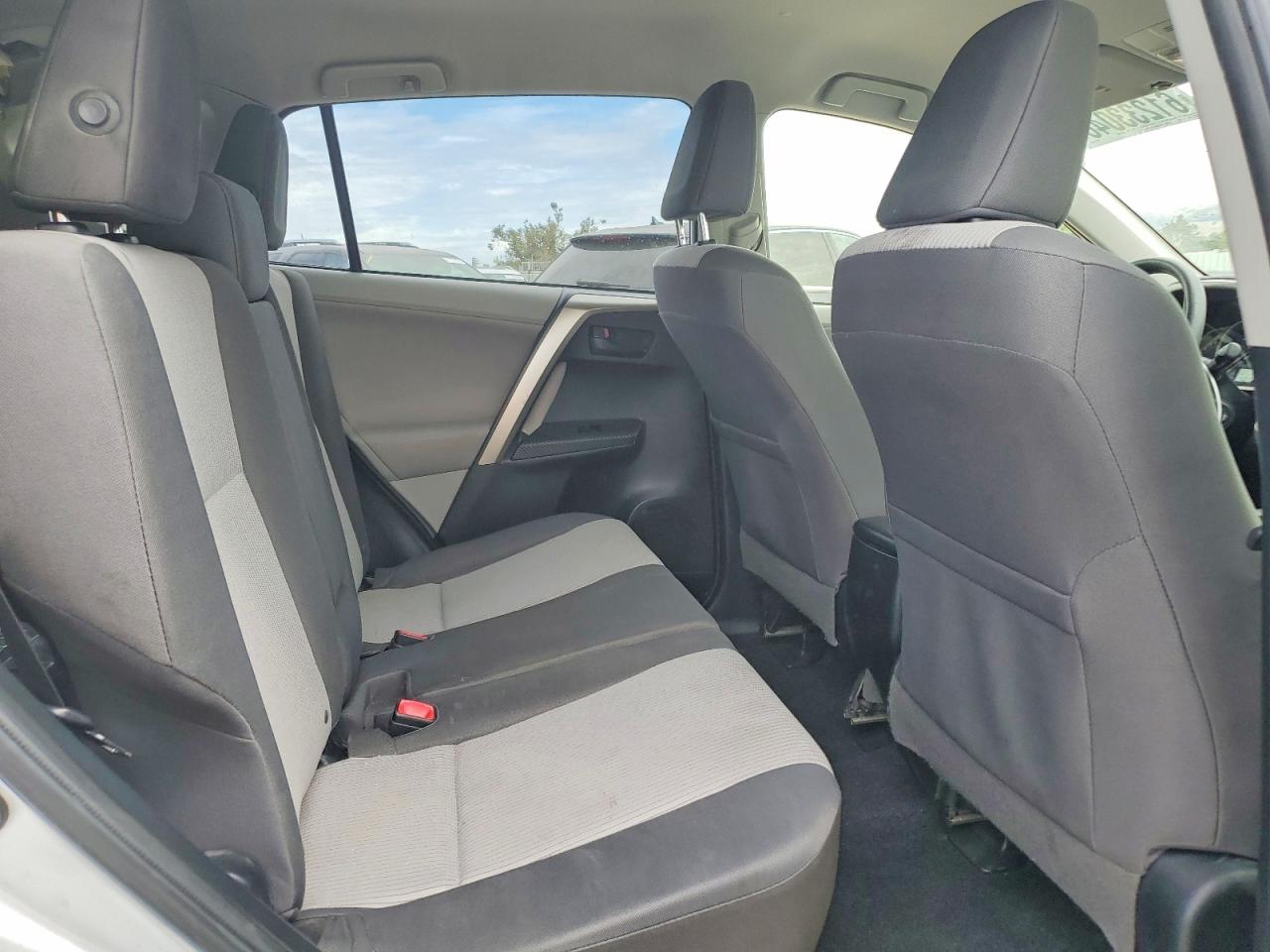 2013 Toyota Rav4 Le Серебряный vin: JTMBFREV2D5026172
