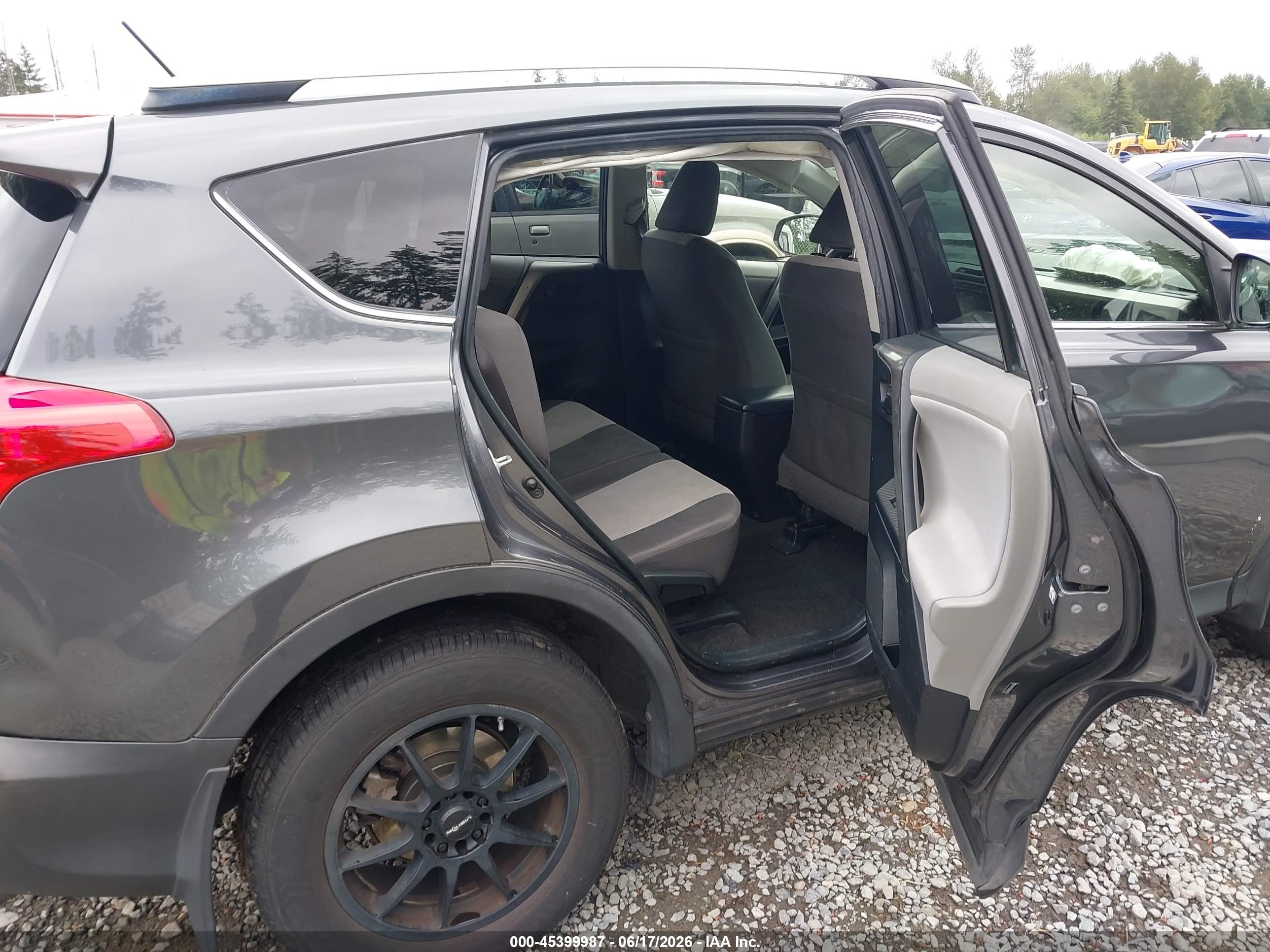 2013 Toyota Rav4 Le Gray vin: JTMBFREV2DD040305