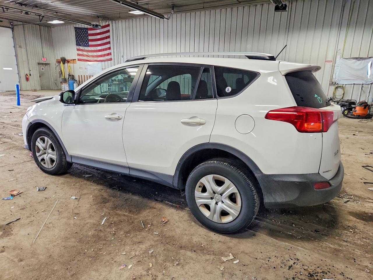 2014 Toyota Rav4 Le White vin: JTMBFREV2ED069336