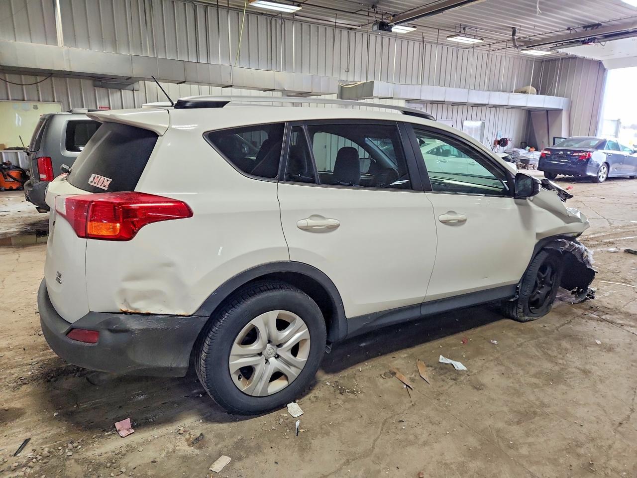 2014 Toyota Rav4 Le White vin: JTMBFREV2ED069336
