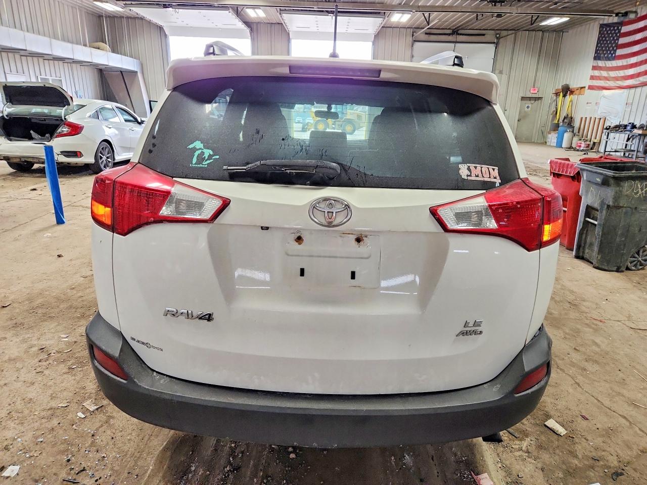 2014 Toyota Rav4 Le White vin: JTMBFREV2ED069336
