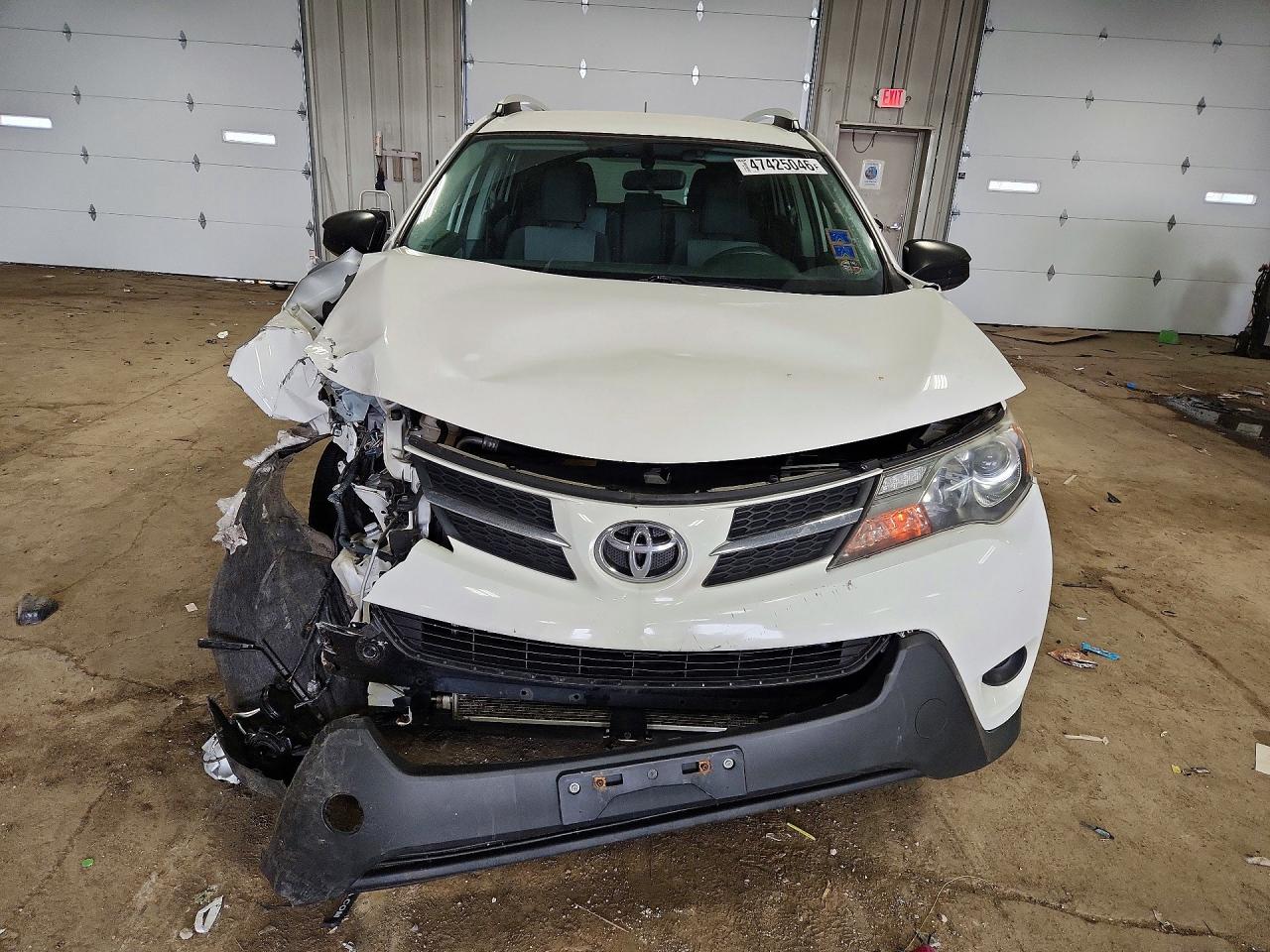 2014 Toyota Rav4 Le White vin: JTMBFREV2ED069336