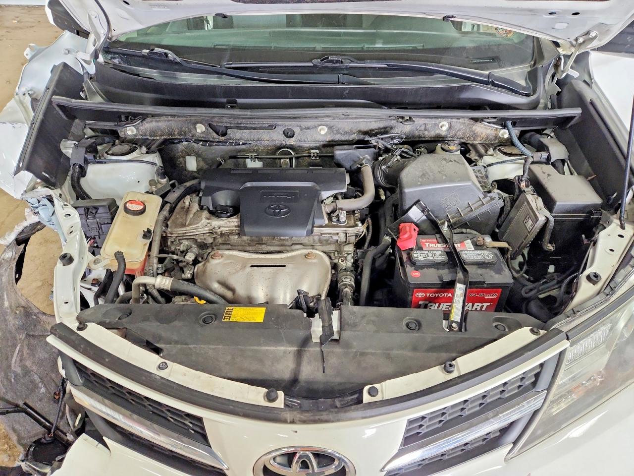 2014 Toyota Rav4 Le White vin: JTMBFREV2ED069336