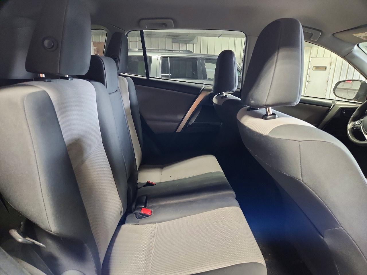 2014 Toyota Rav4 Le White vin: JTMBFREV2ED069336