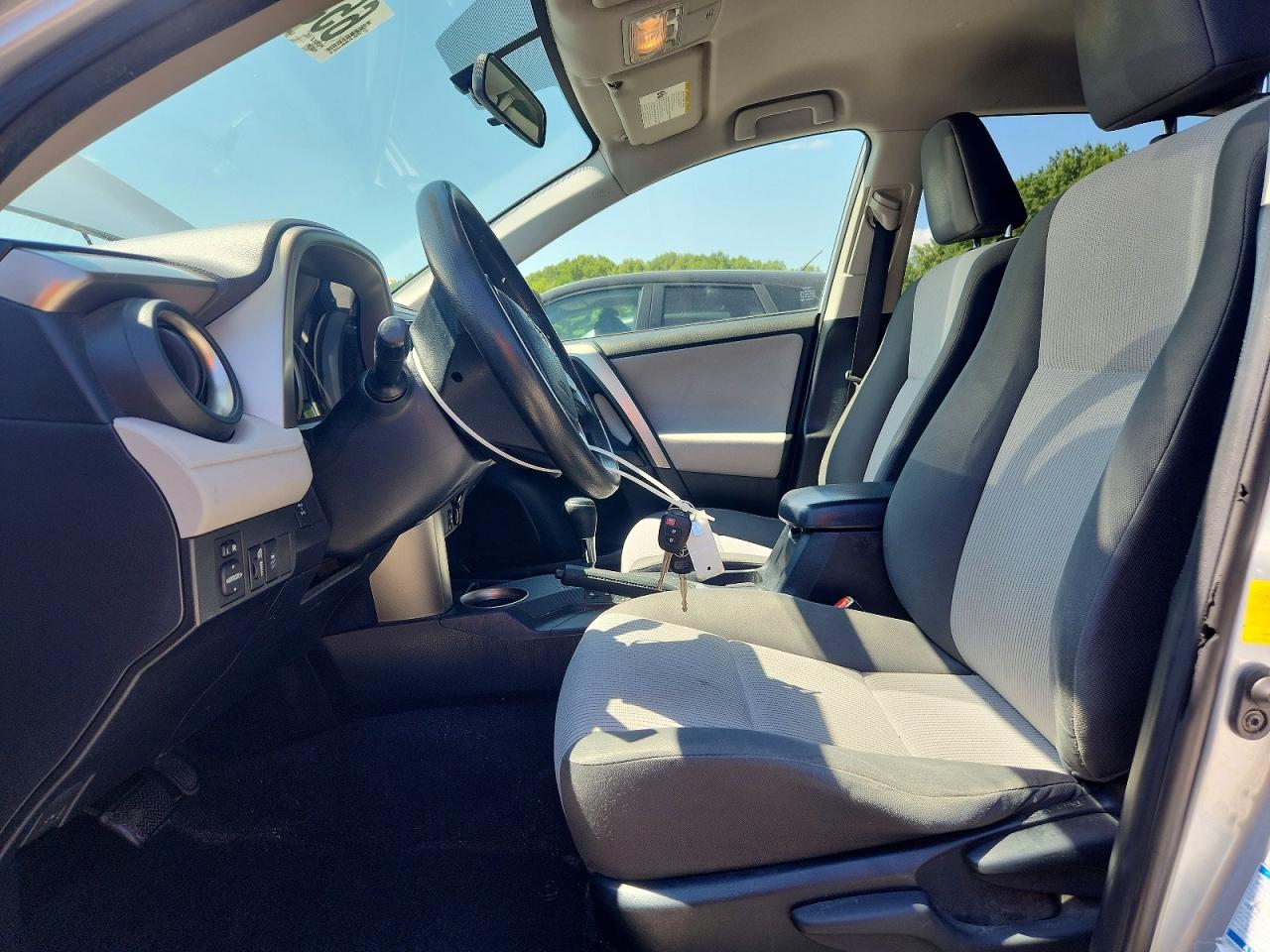2014 Toyota Rav4 Le Silver vin: JTMBFREV2ED088405