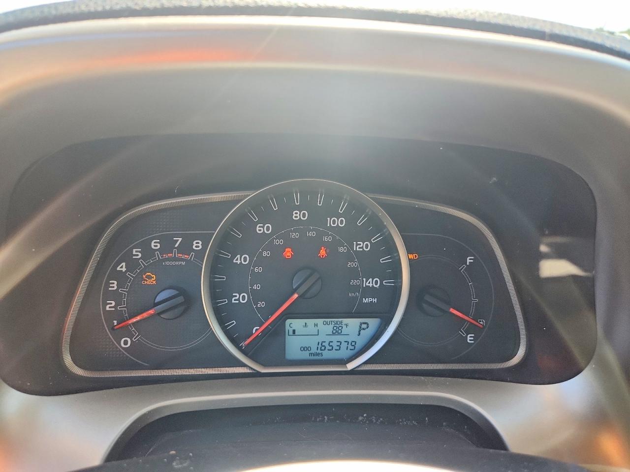 2014 Toyota Rav4 Le Silver vin: JTMBFREV2ED088405