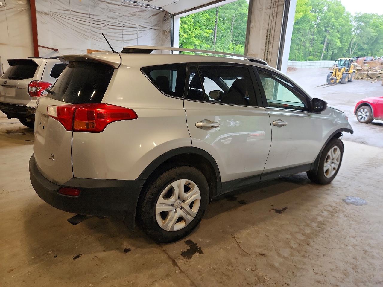 2014 Toyota Rav4 Le Silver vin: JTMBFREV2ED088792