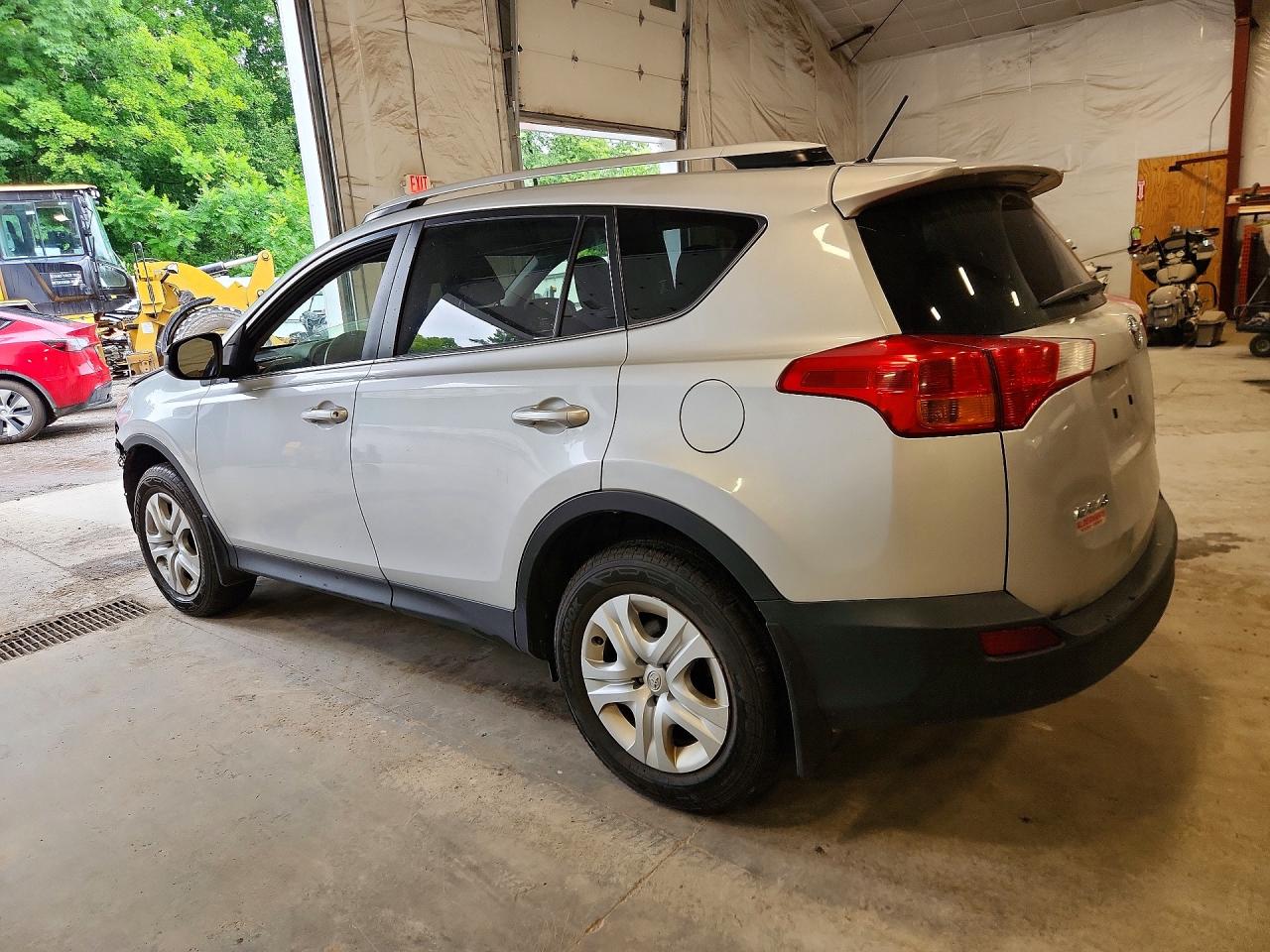 2014 Toyota Rav4 Le Silver vin: JTMBFREV2ED088792