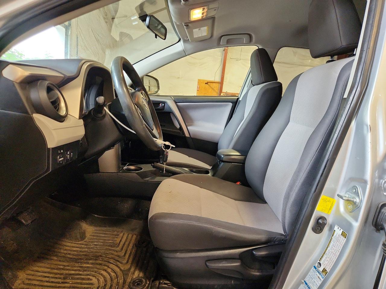 2014 Toyota Rav4 Le Silver vin: JTMBFREV2ED088792