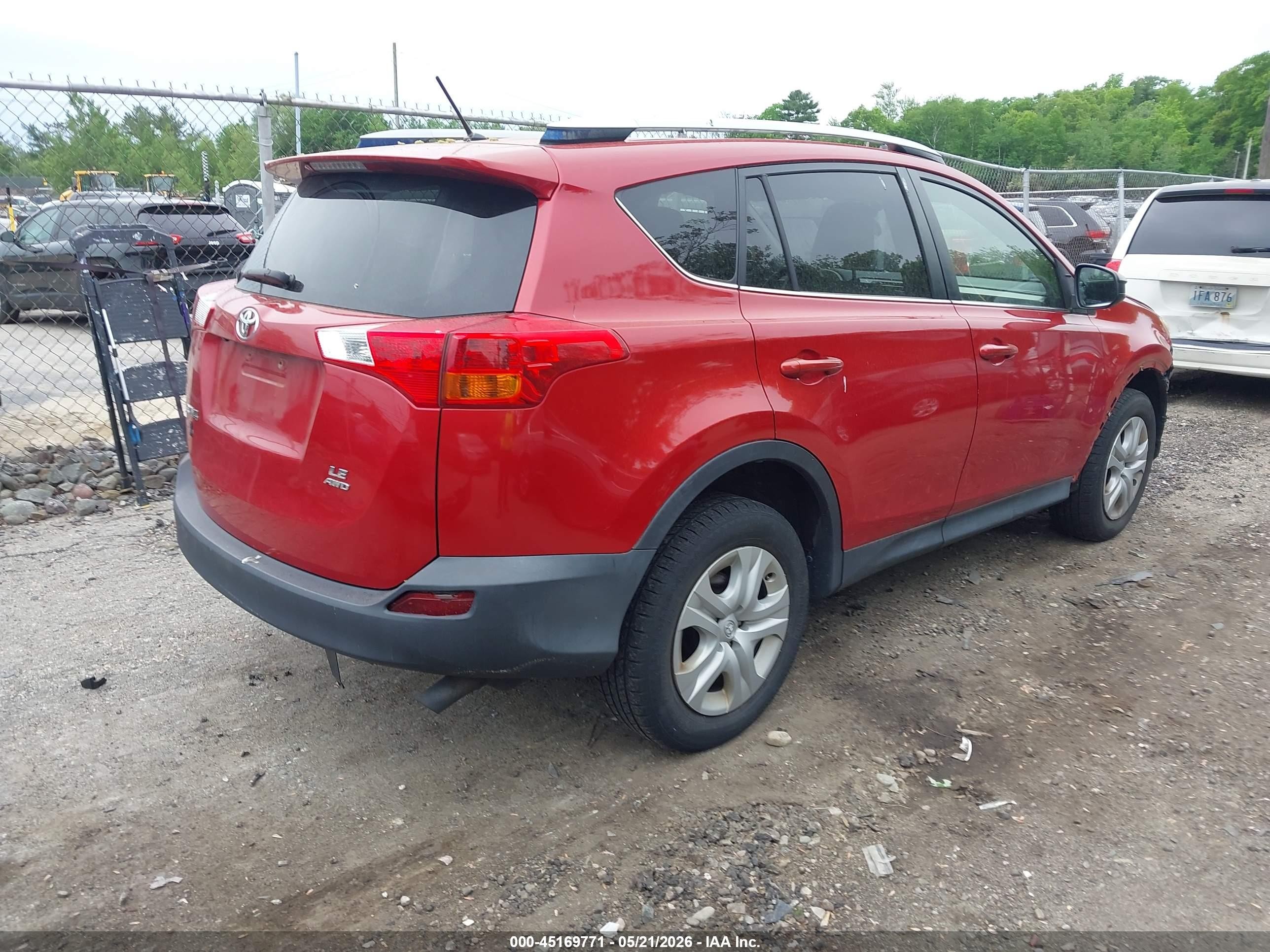 2015 Toyota Rav4 Le Red vin: JTMBFREV2FD096800