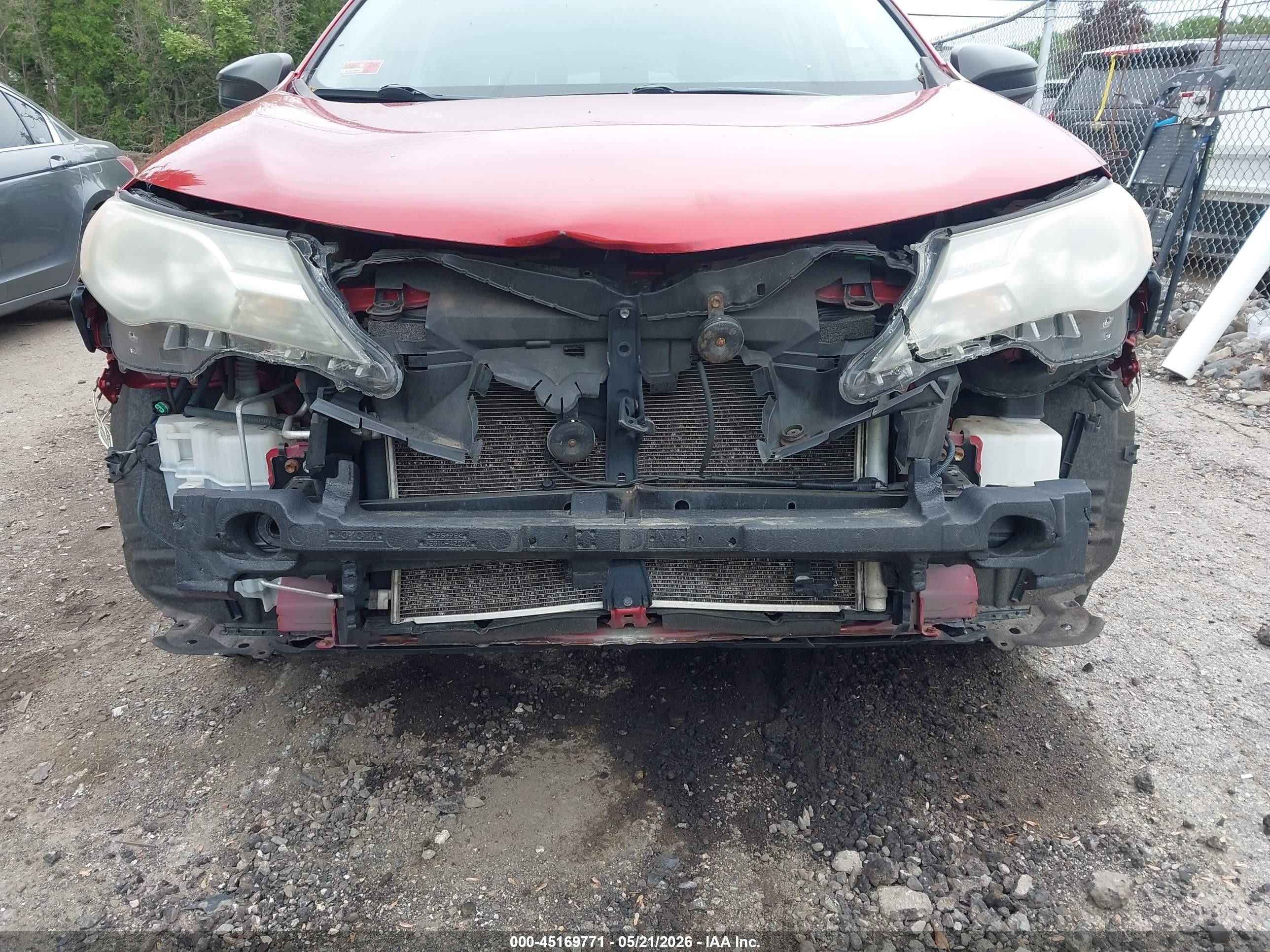 2015 Toyota Rav4 Le Red vin: JTMBFREV2FD096800