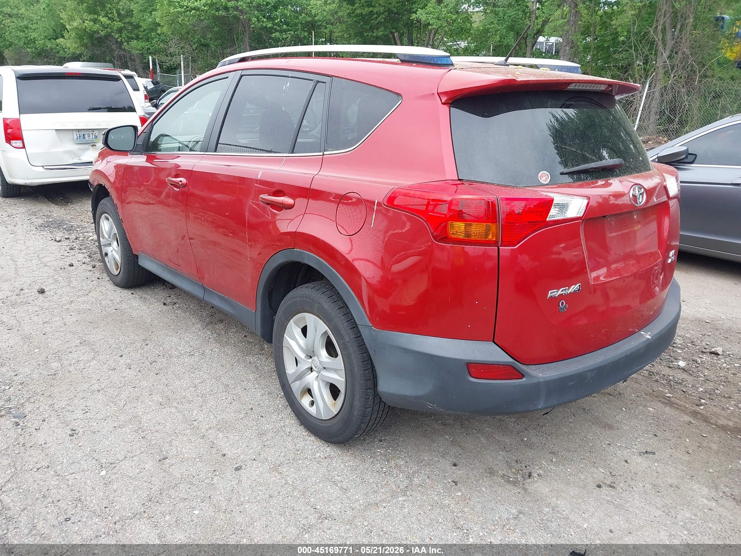 2015 Toyota Rav4 Le Red vin: JTMBFREV2FD096800