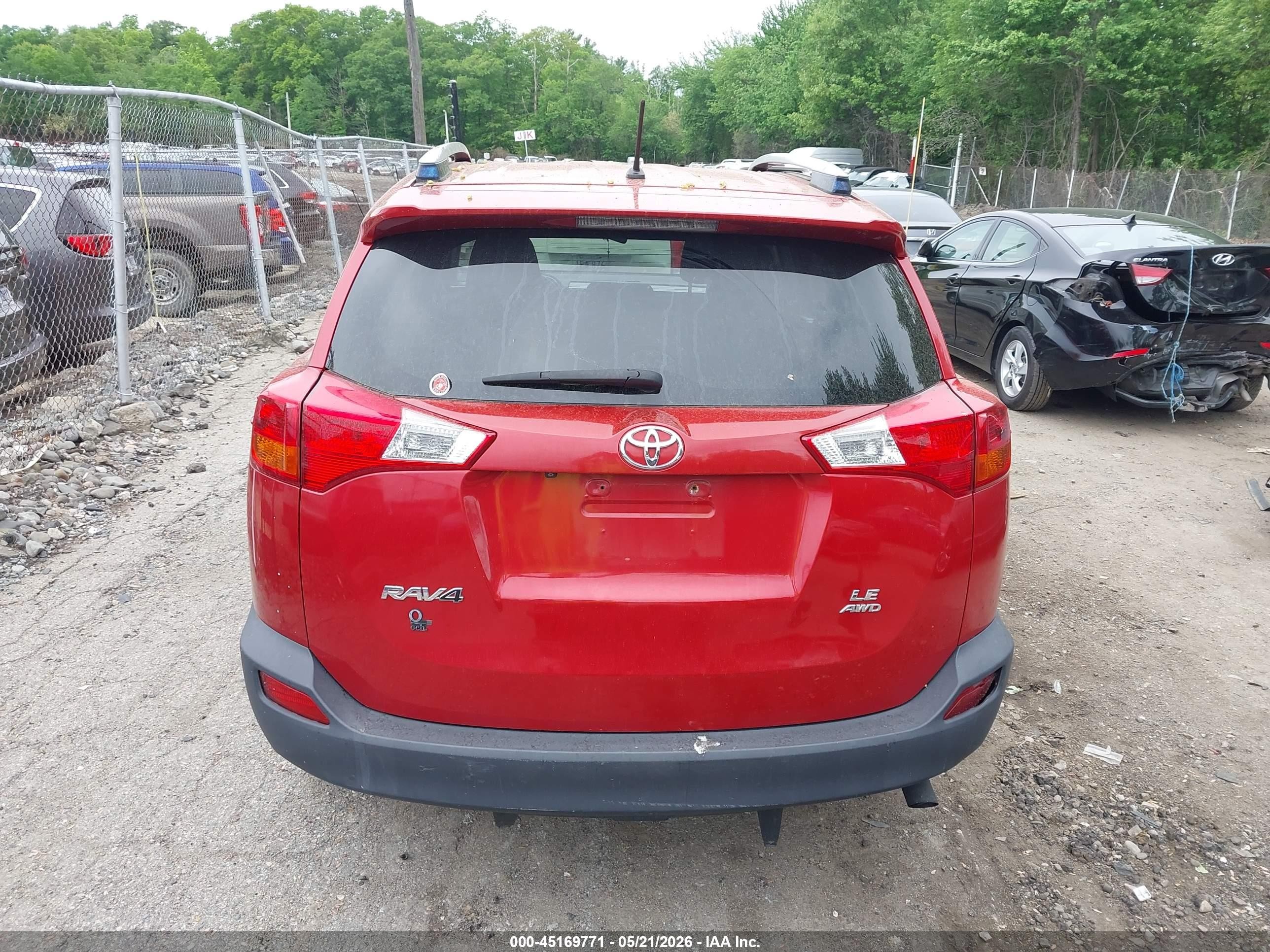 2015 Toyota Rav4 Le Red vin: JTMBFREV2FD096800