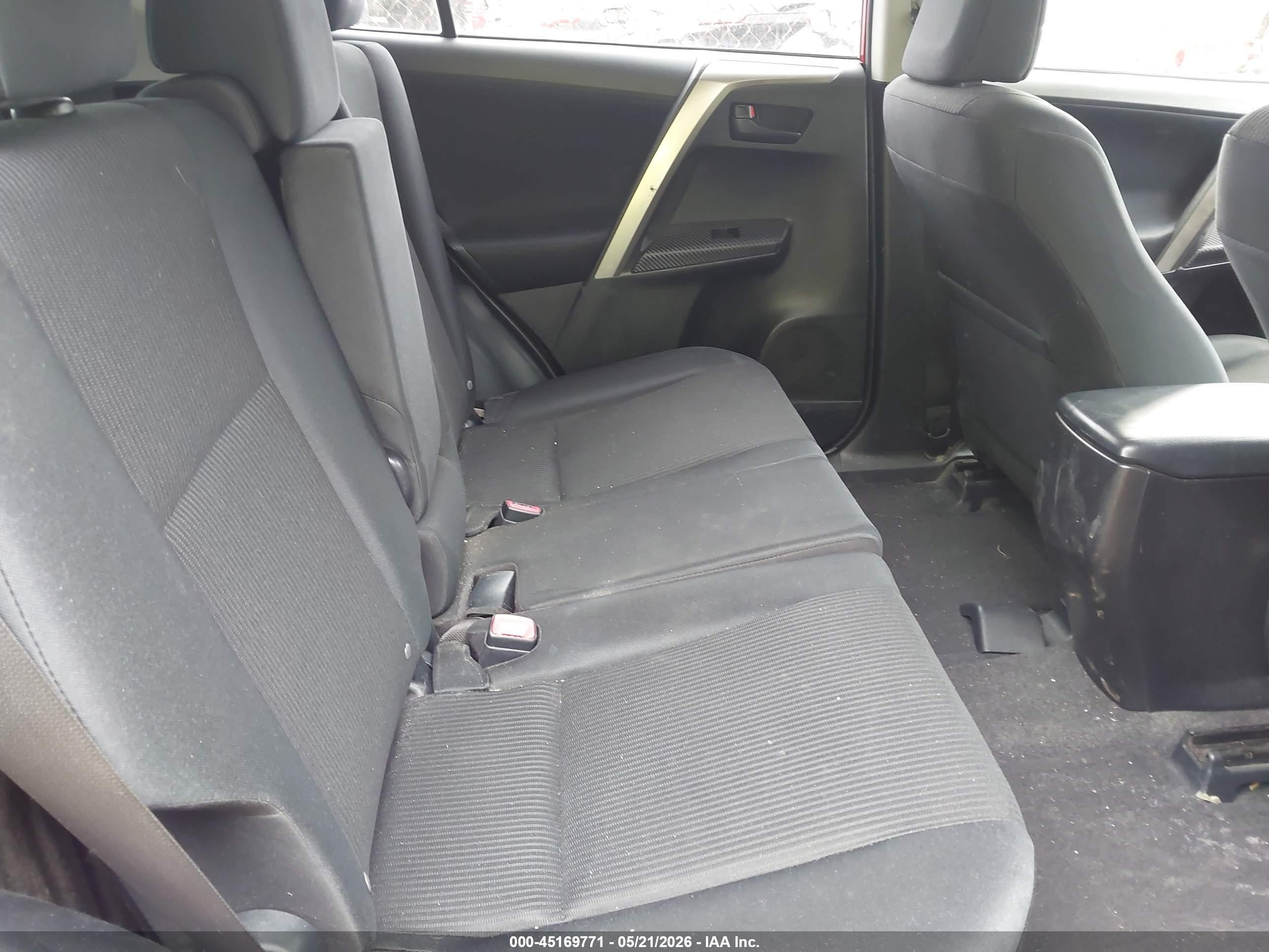 2015 Toyota Rav4 Le Red vin: JTMBFREV2FD096800