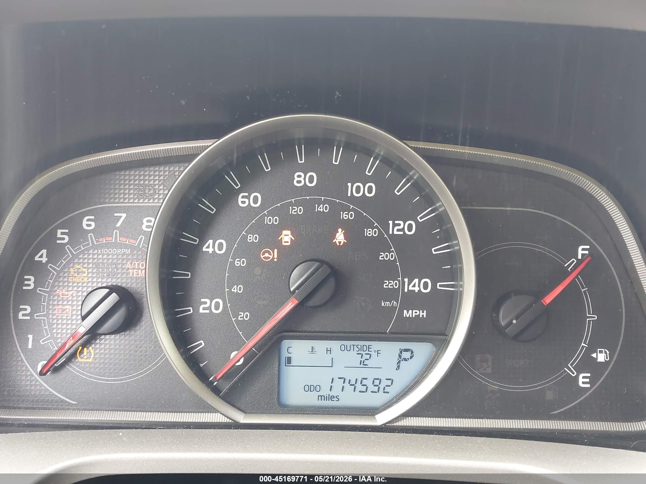 2015 Toyota Rav4 Le Red vin: JTMBFREV2FD096800