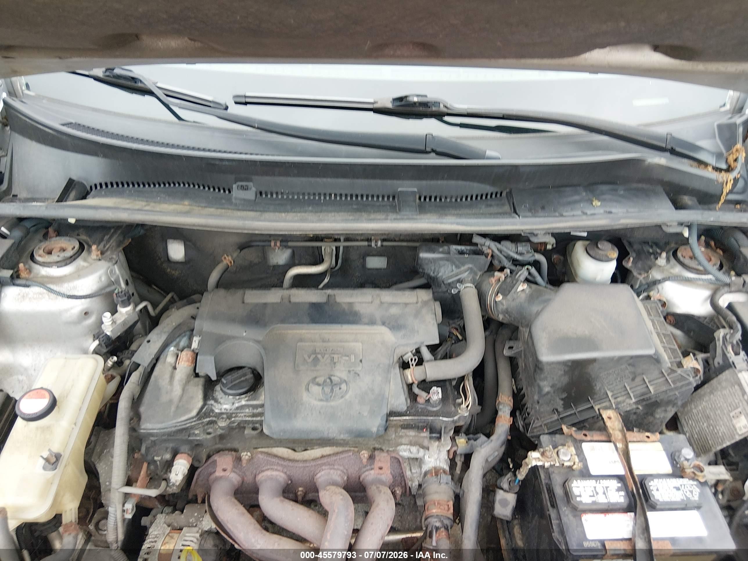 2015 Toyota Rav4 Le Silver vin: JTMBFREV2FD099972