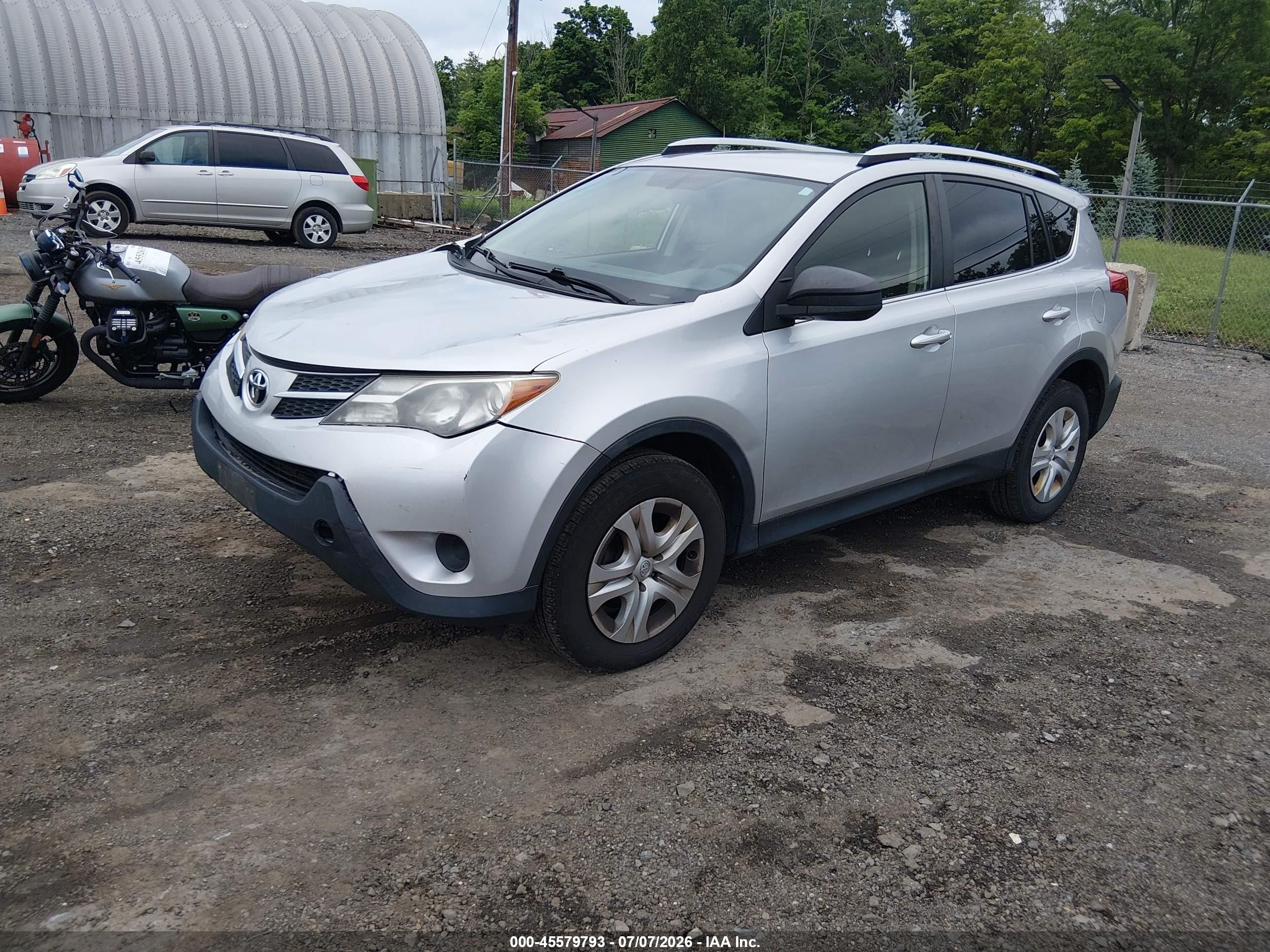 2015 Toyota Rav4 Le Silver vin: JTMBFREV2FD099972