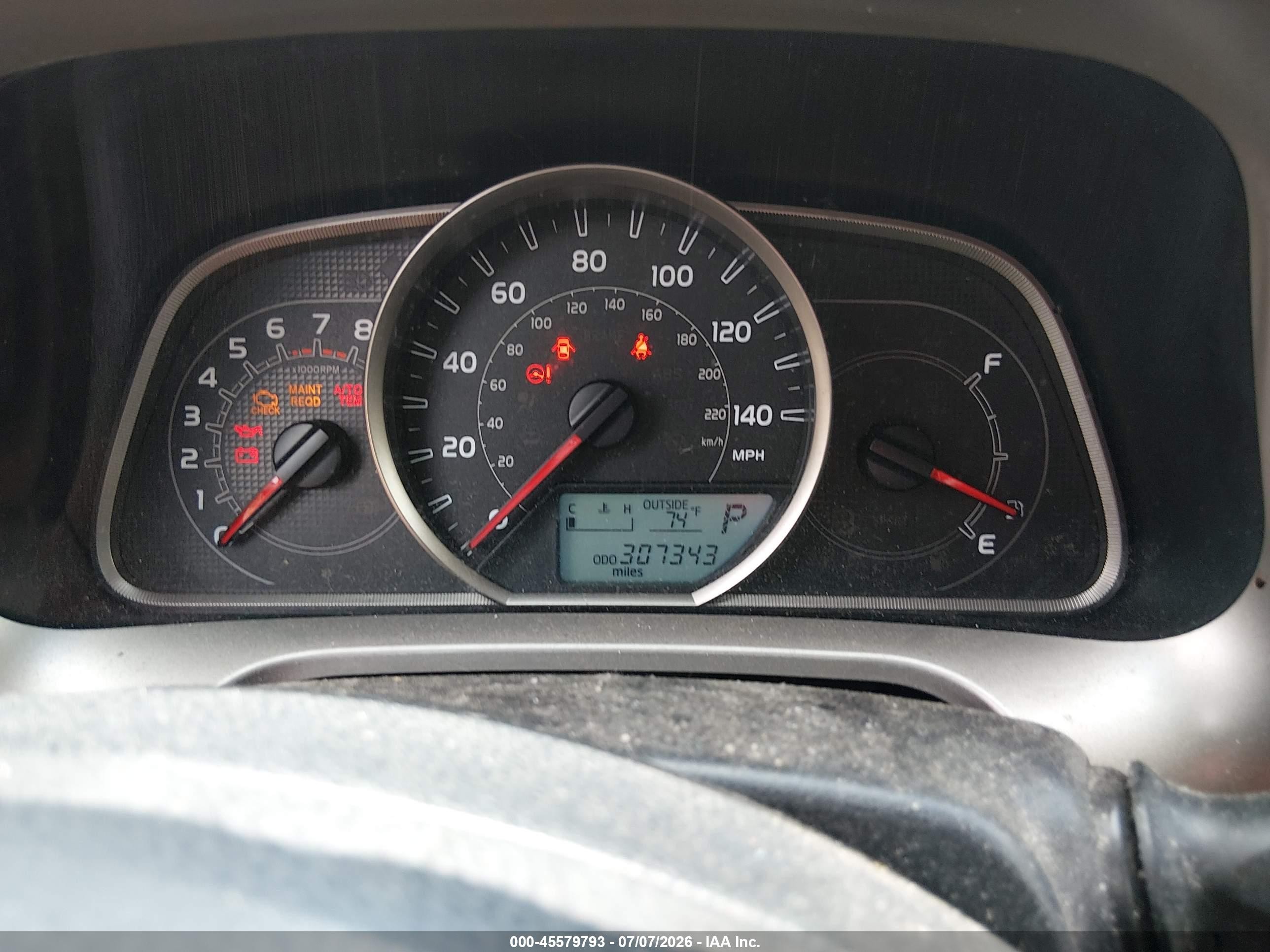 2015 Toyota Rav4 Le Silver vin: JTMBFREV2FD099972