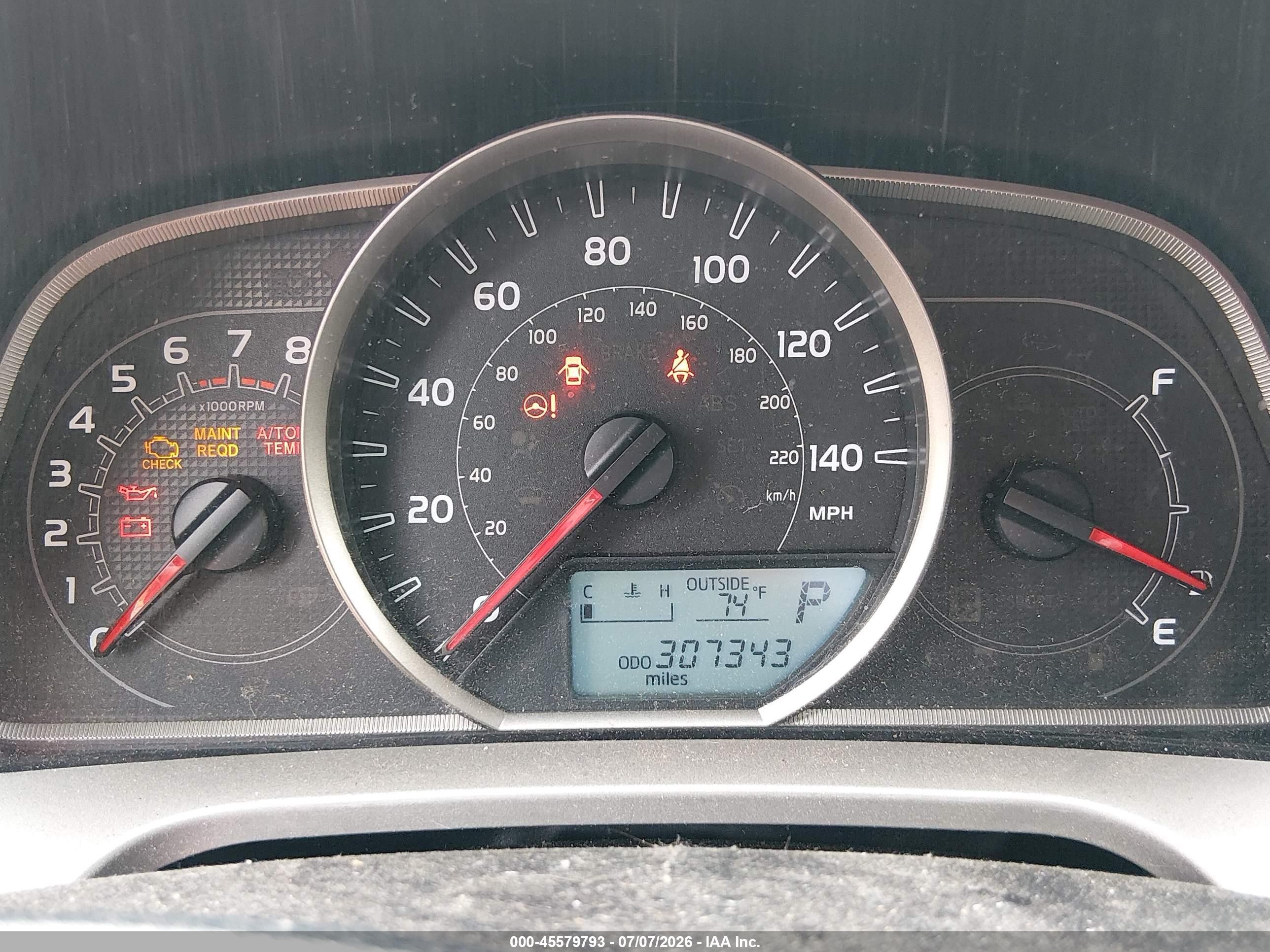 2015 Toyota Rav4 Le Silver vin: JTMBFREV2FD099972