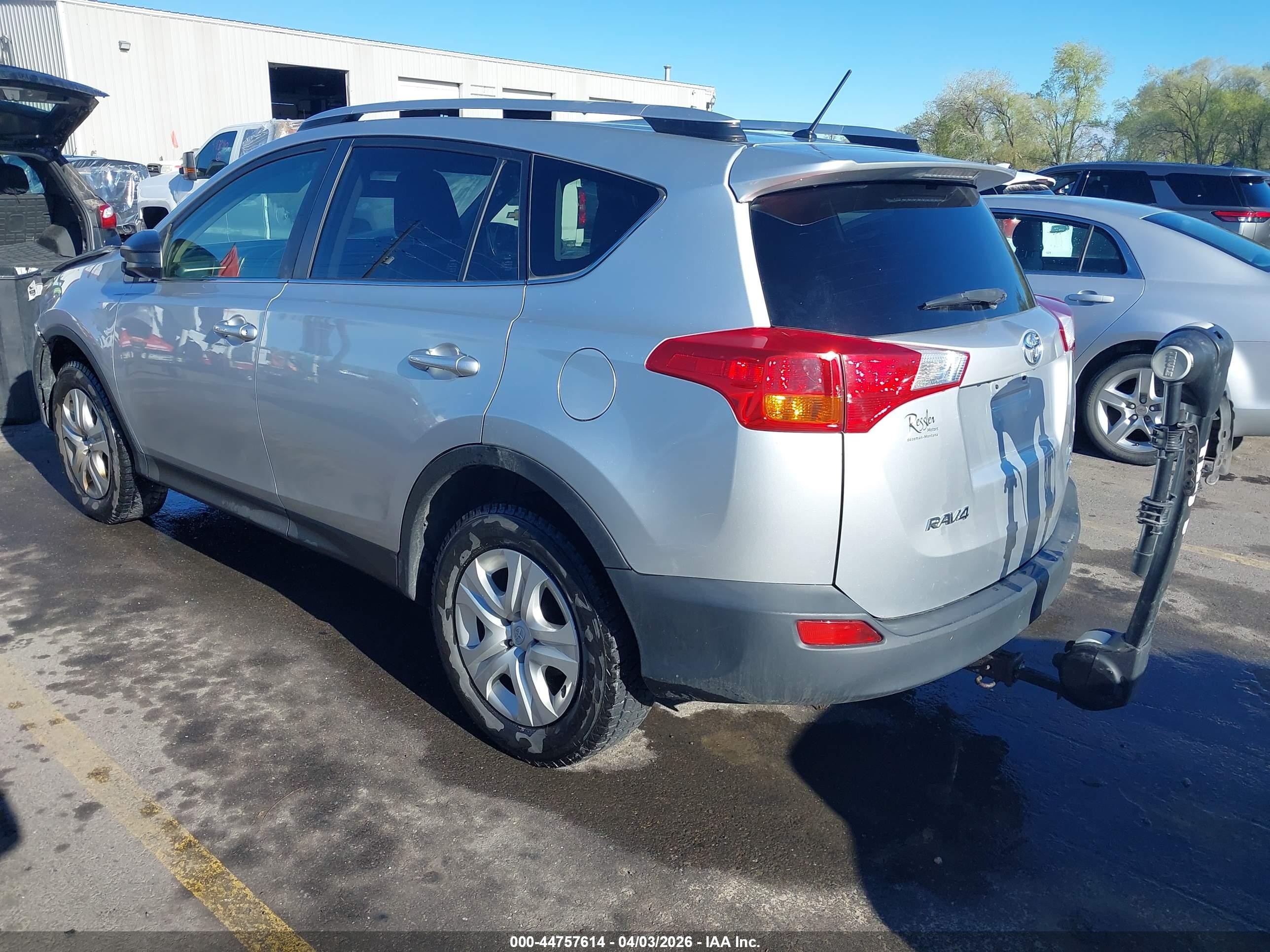 2015 Toyota Rav4 Le Silver vin: JTMBFREV2FD105186