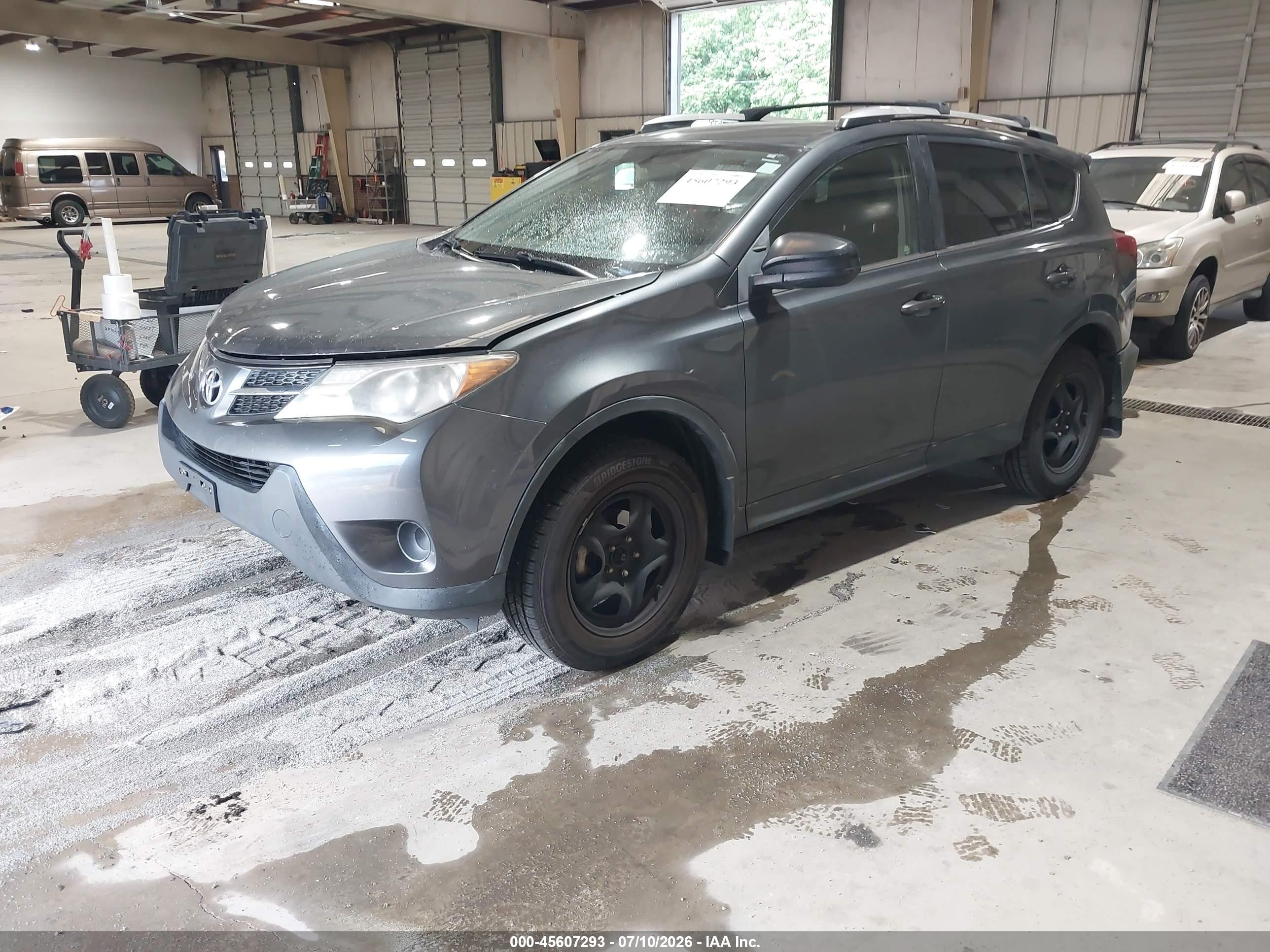 2015 Toyota Rav4 Le Gray vin: JTMBFREV2FD122571