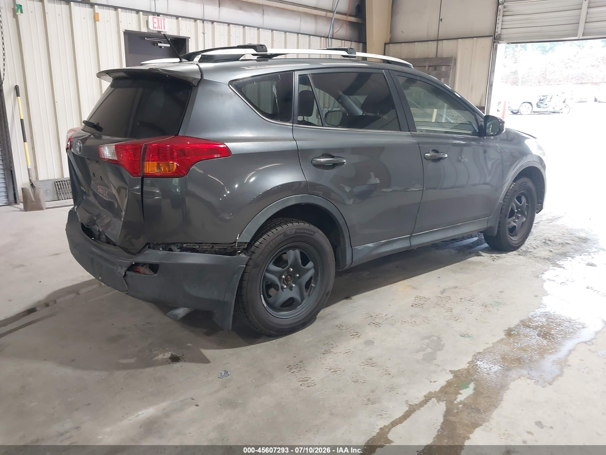 2015 Toyota Rav4 Le Gray vin: JTMBFREV2FD122571