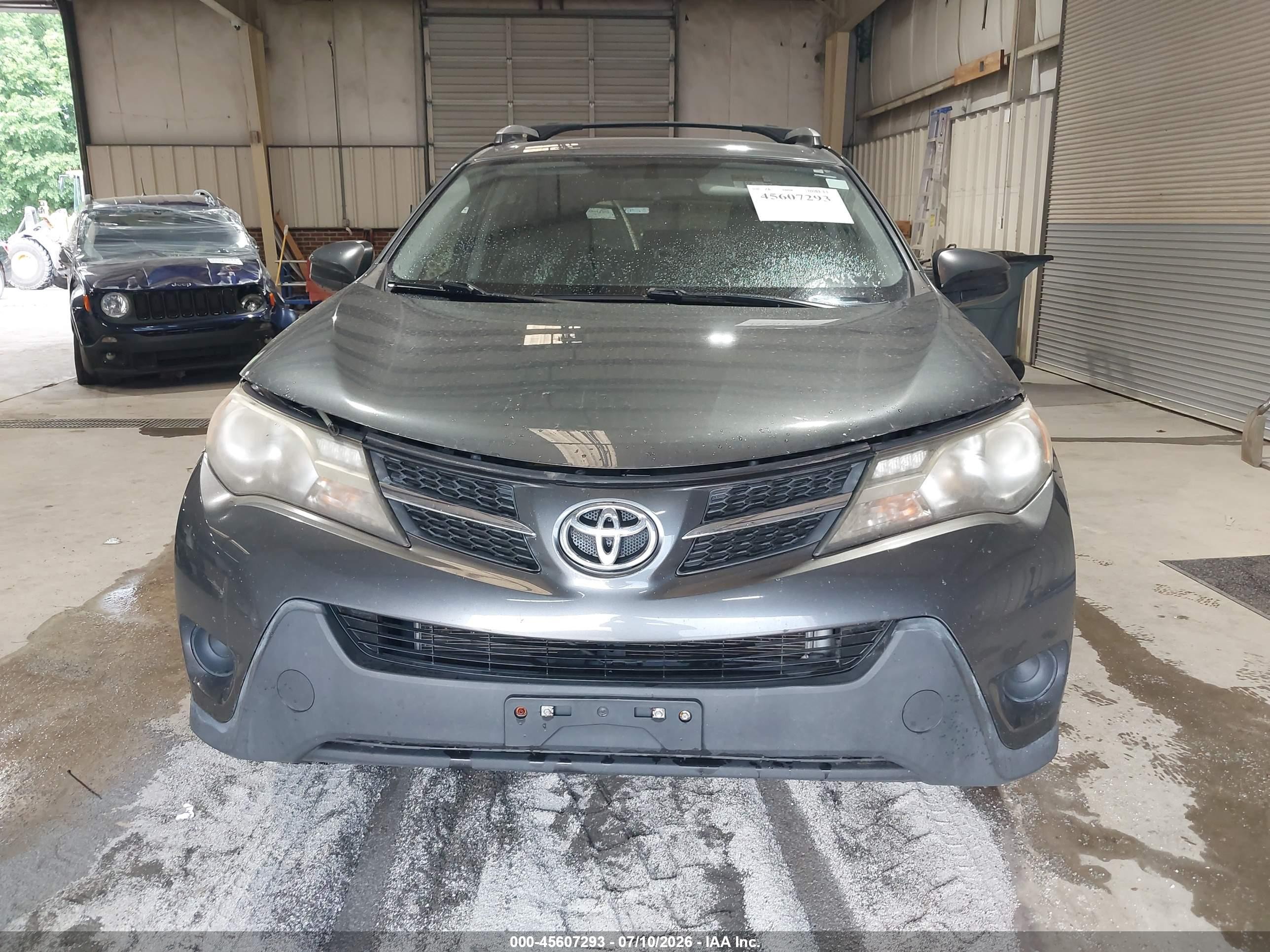 2015 Toyota Rav4 Le Gray vin: JTMBFREV2FD122571