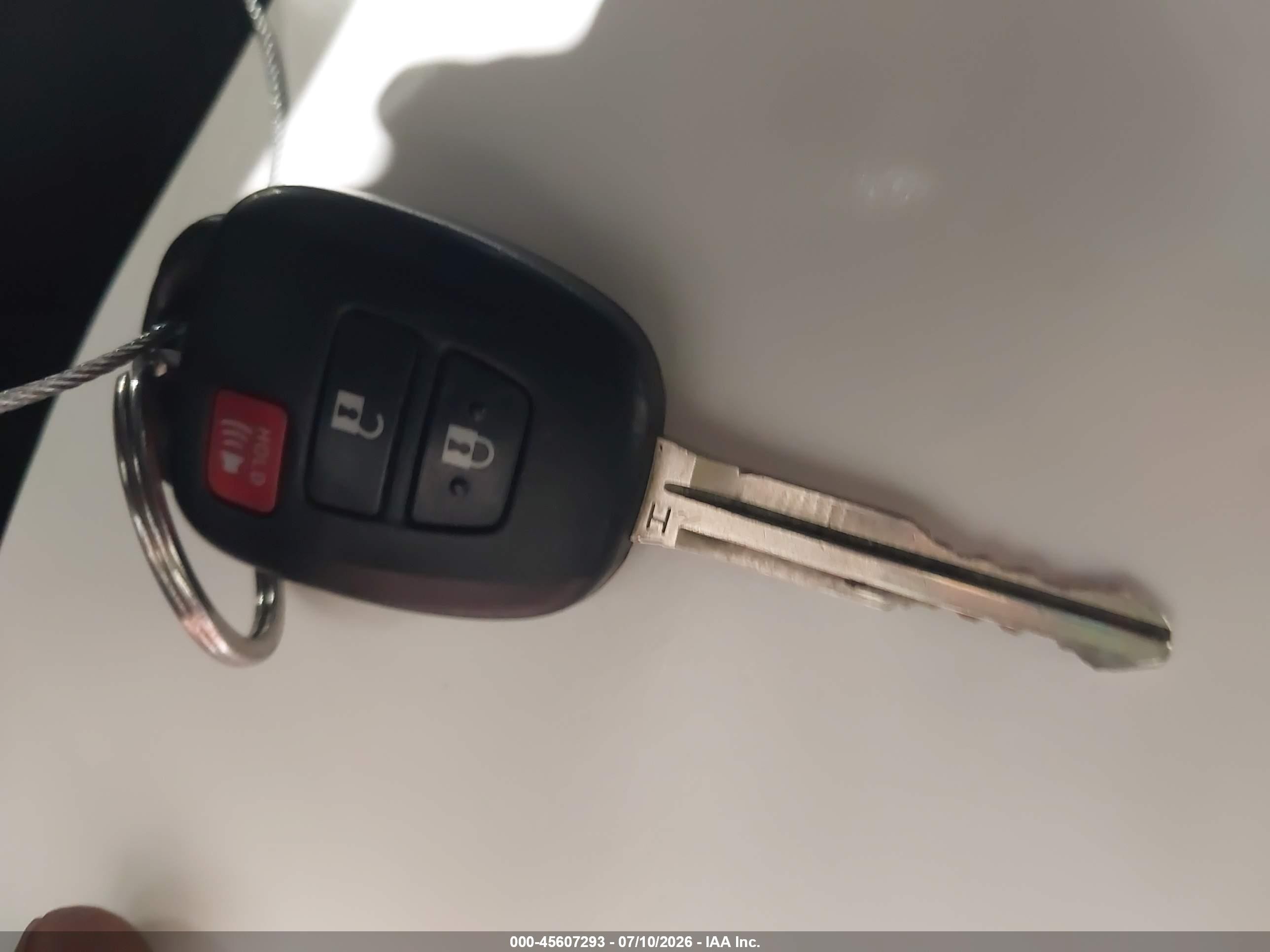 2015 Toyota Rav4 Le Gray vin: JTMBFREV2FD122571