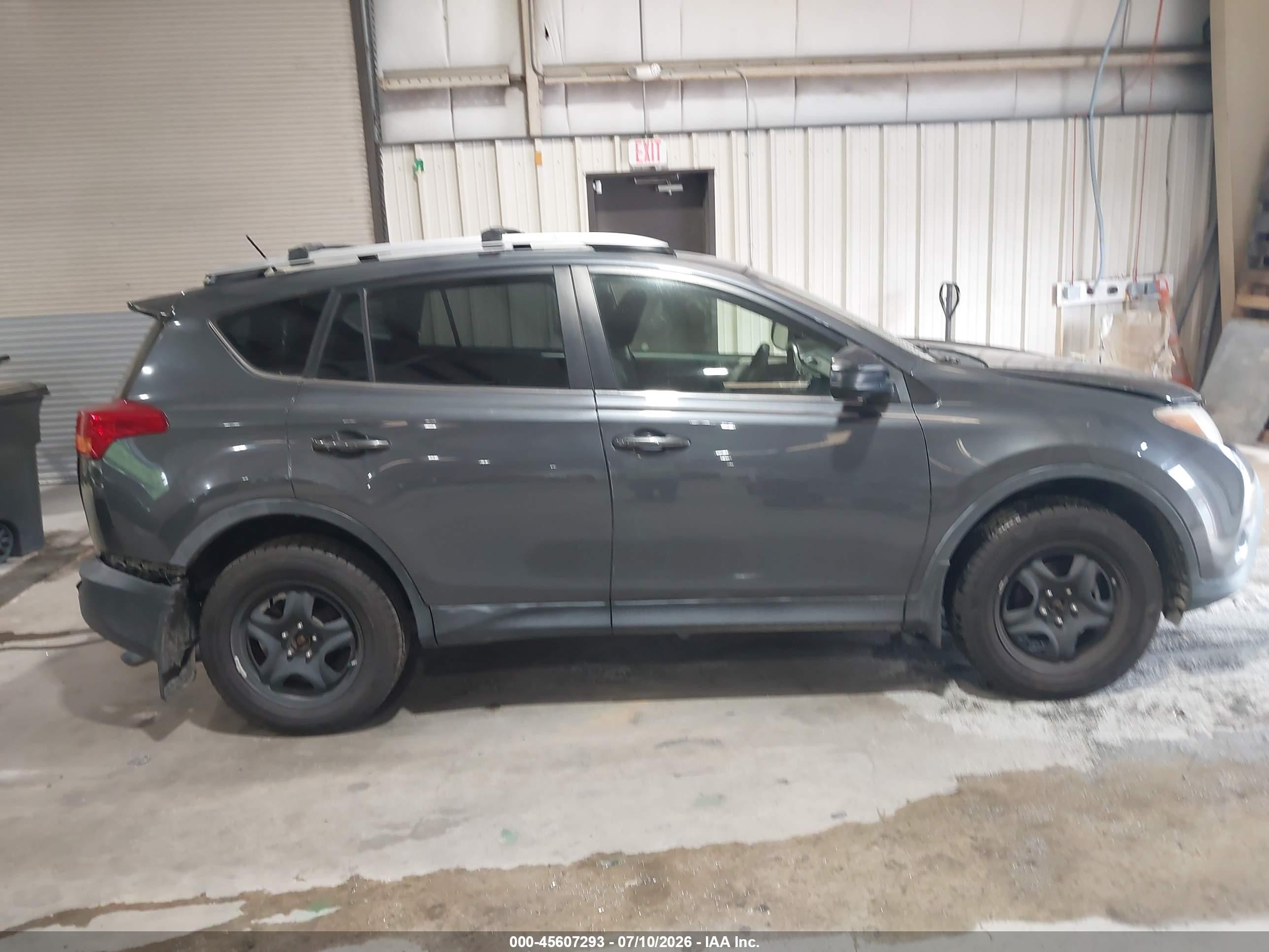 2015 Toyota Rav4 Le Gray vin: JTMBFREV2FD122571