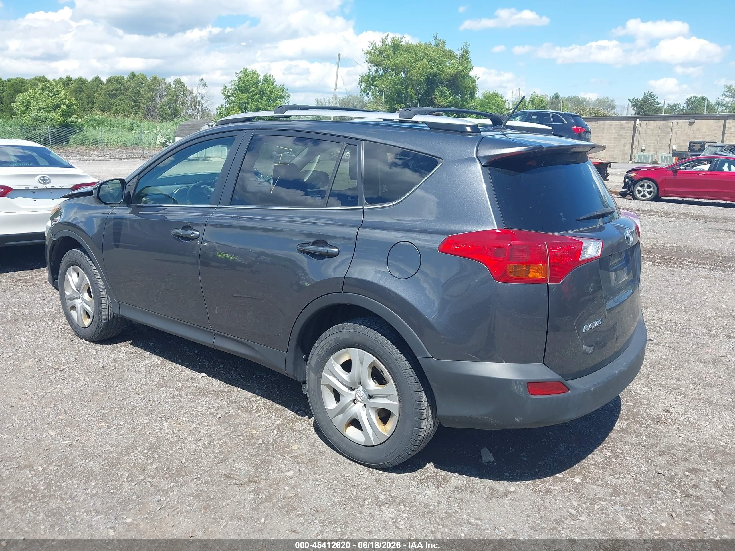 2015 Toyota Rav4 Le Gray vin: JTMBFREV2FD134784