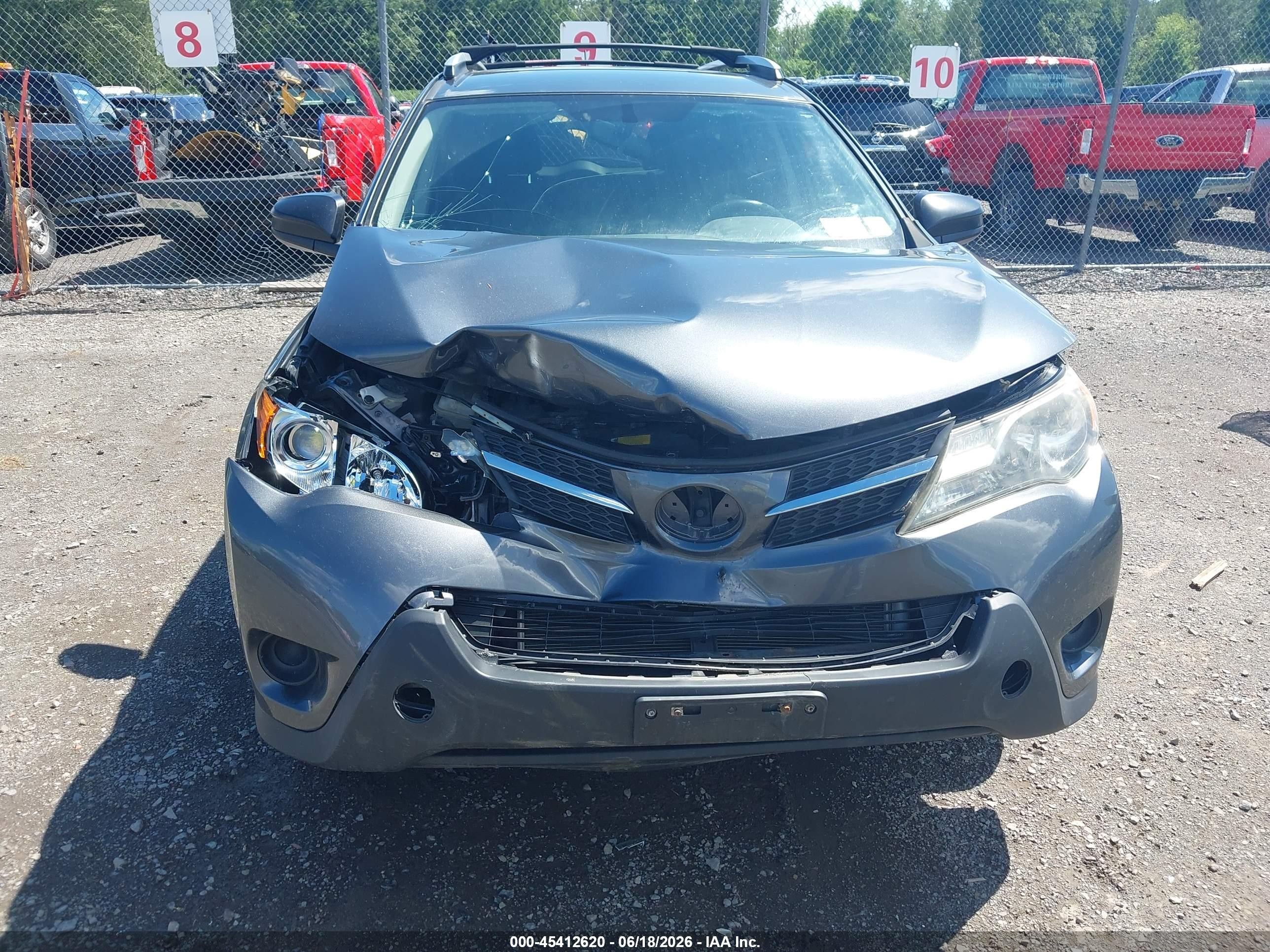 2015 Toyota Rav4 Le Gray vin: JTMBFREV2FD134784