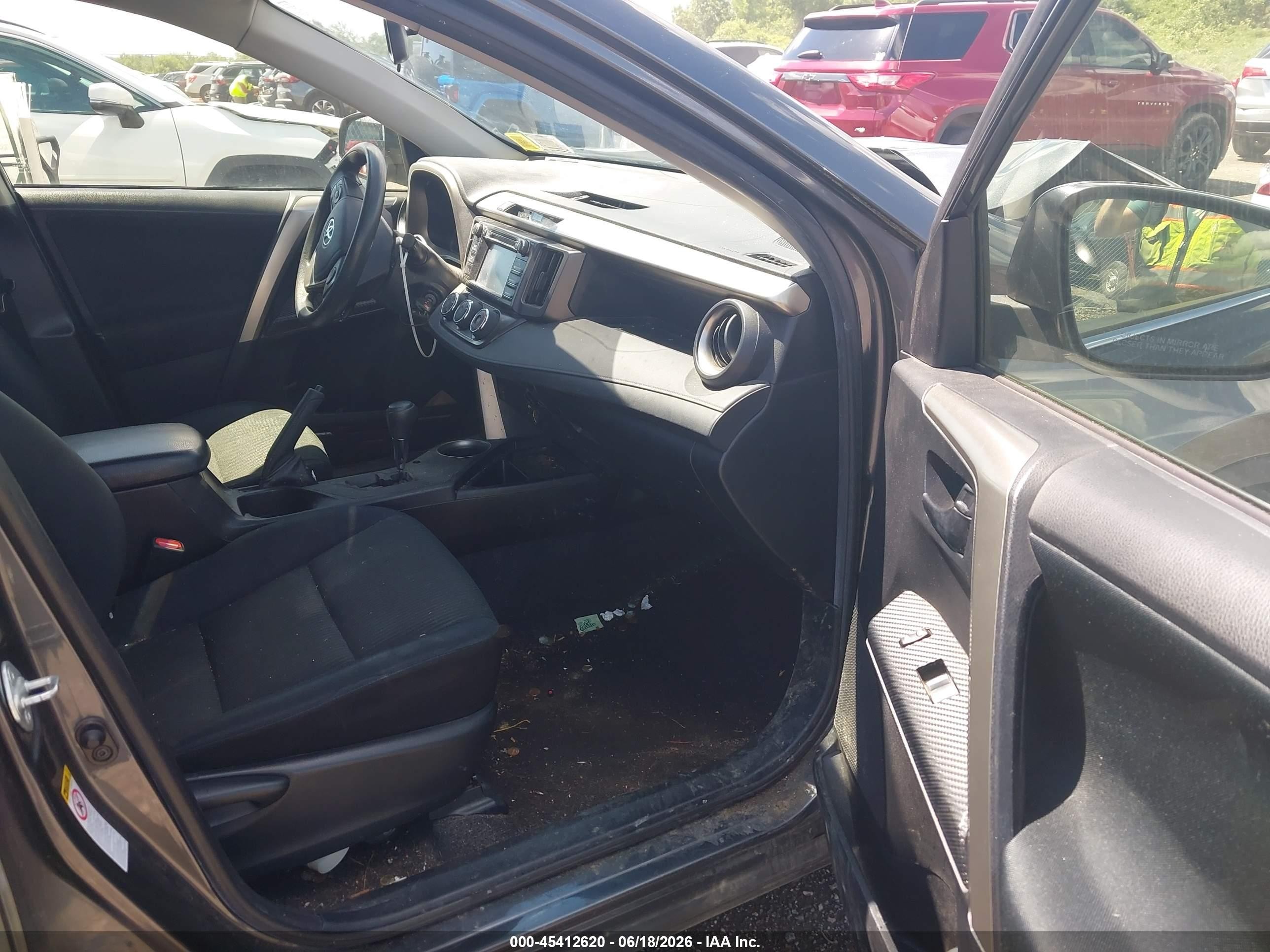 2015 Toyota Rav4 Le Gray vin: JTMBFREV2FD134784