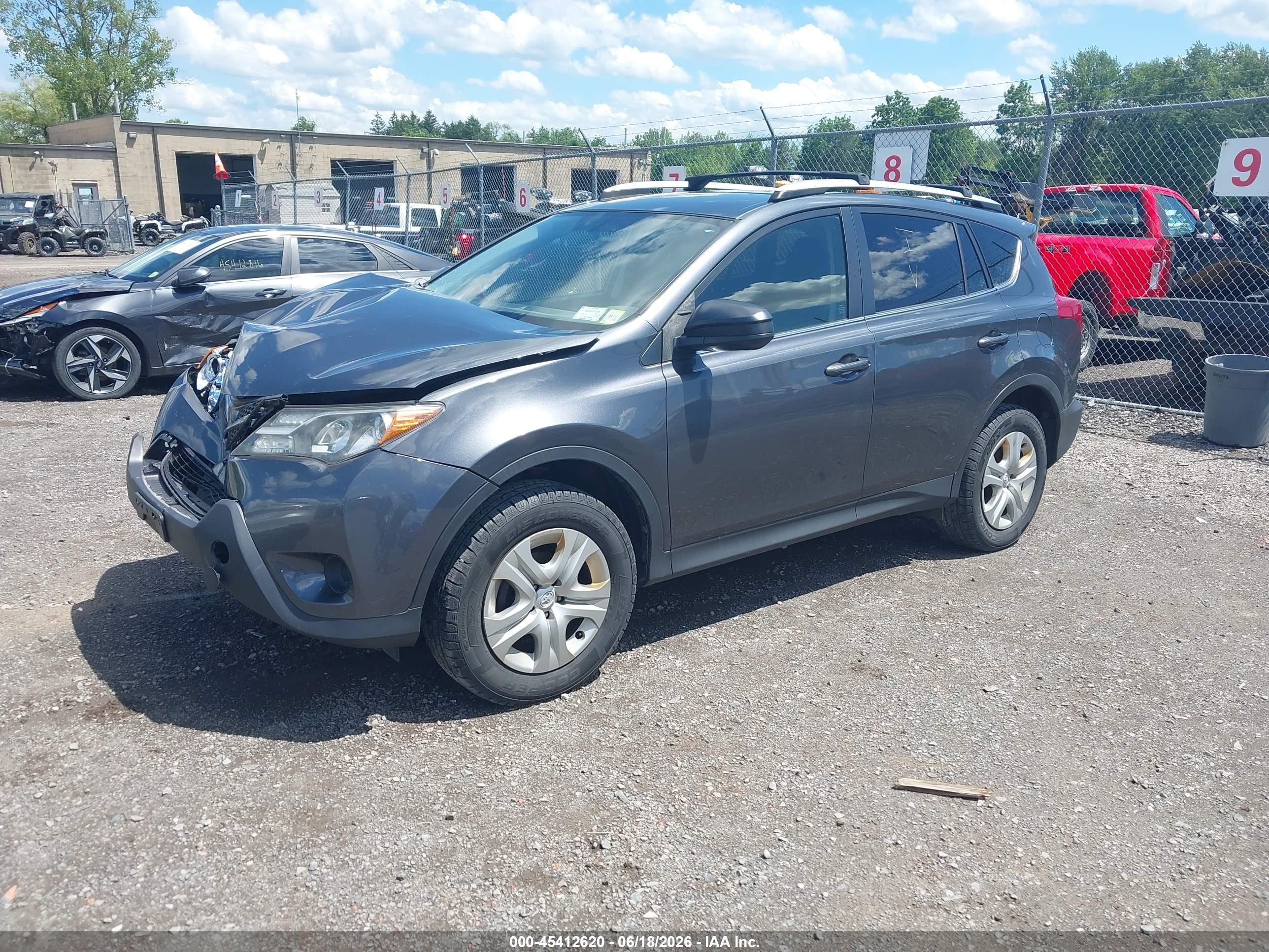 2015 Toyota Rav4 Le Gray vin: JTMBFREV2FD134784