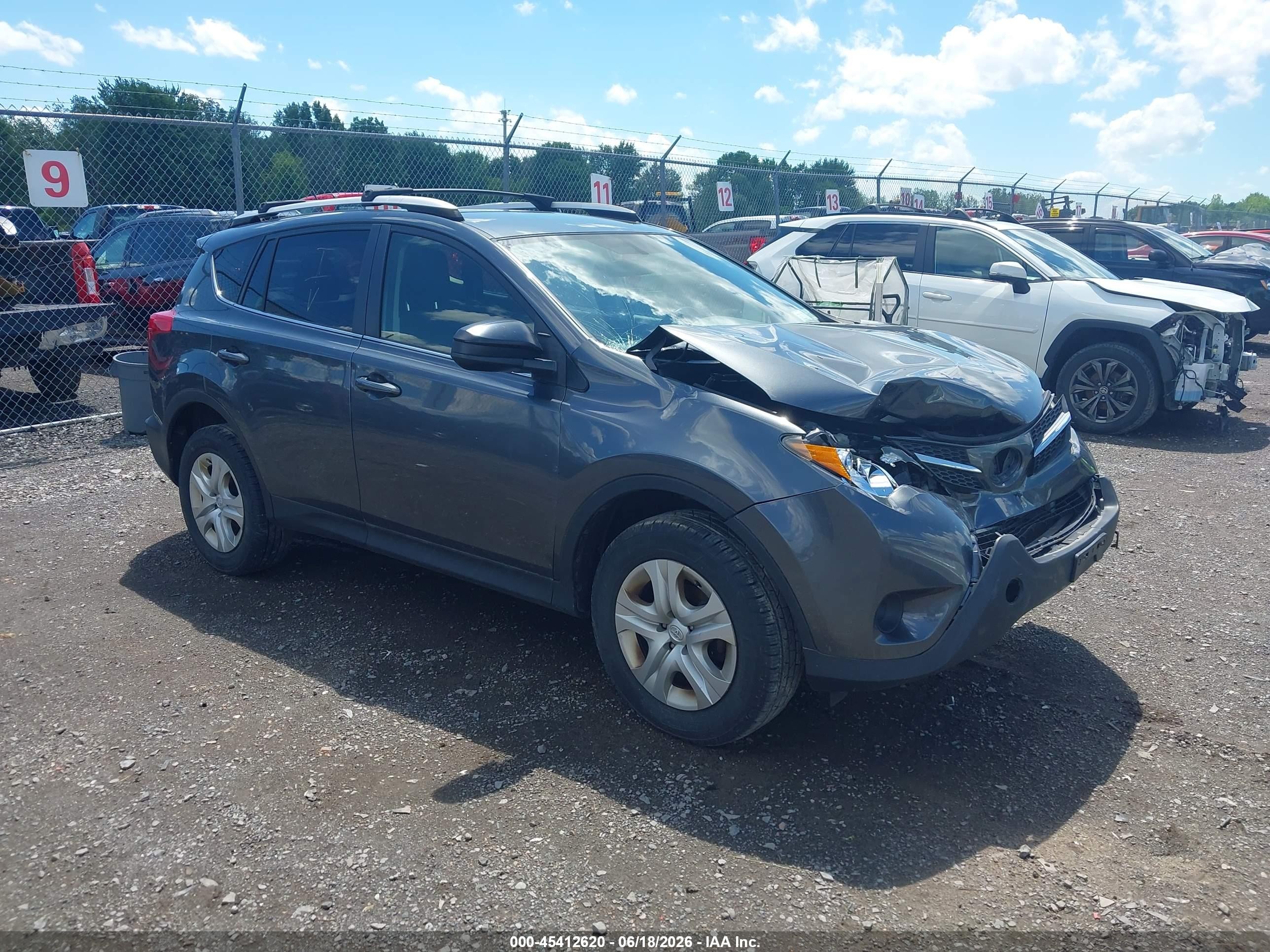 2015 Toyota Rav4 Le Gray vin: JTMBFREV2FD134784
