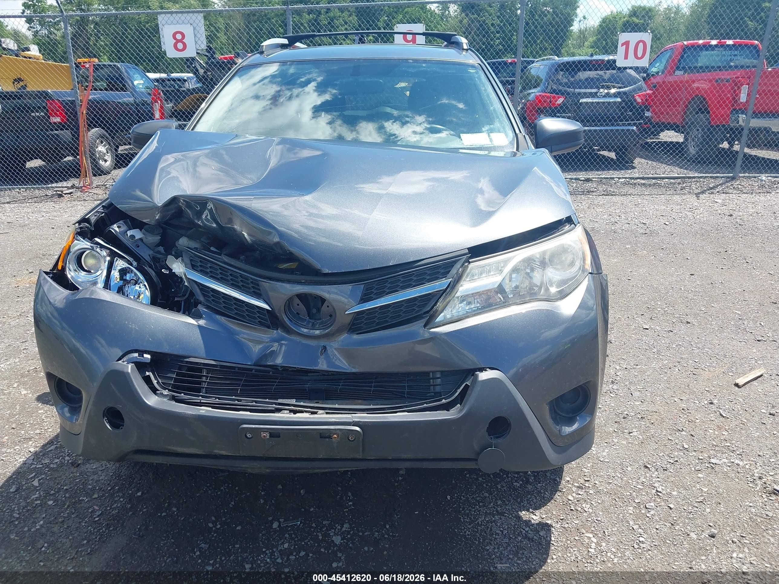 2015 Toyota Rav4 Le Gray vin: JTMBFREV2FD134784