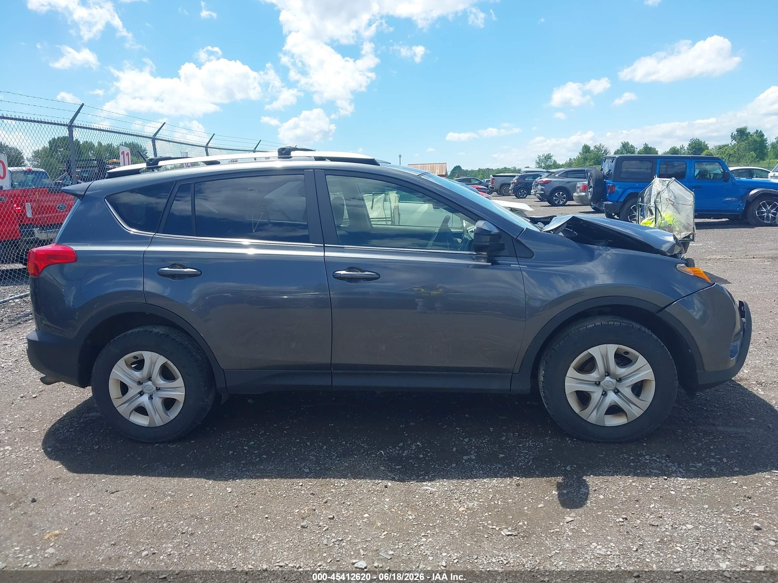 2015 Toyota Rav4 Le Gray vin: JTMBFREV2FD134784