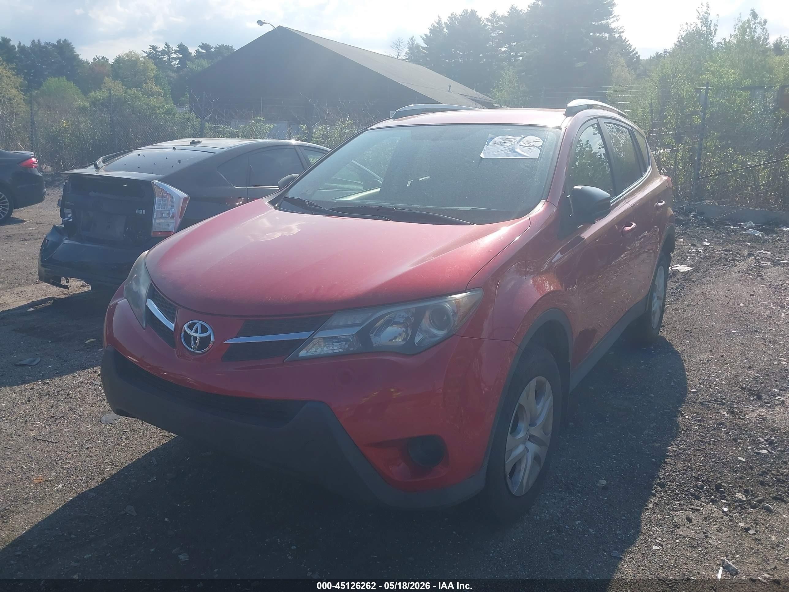 2015 Toyota Rav4 Le Red vin: JTMBFREV2FD141587