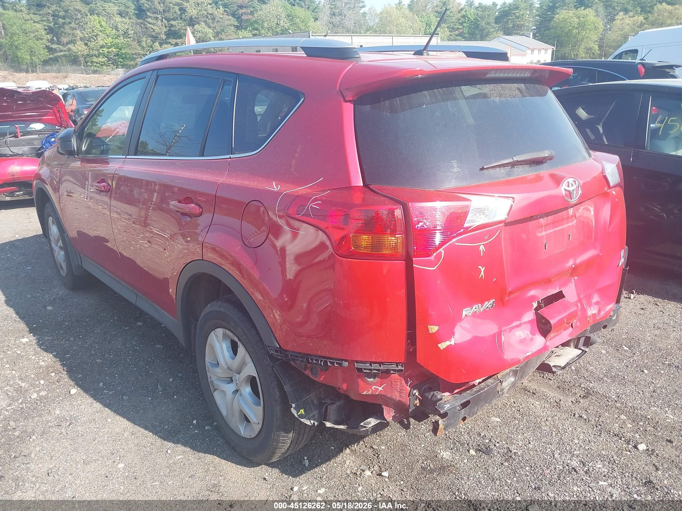 2015 Toyota Rav4 Le Red vin: JTMBFREV2FD141587