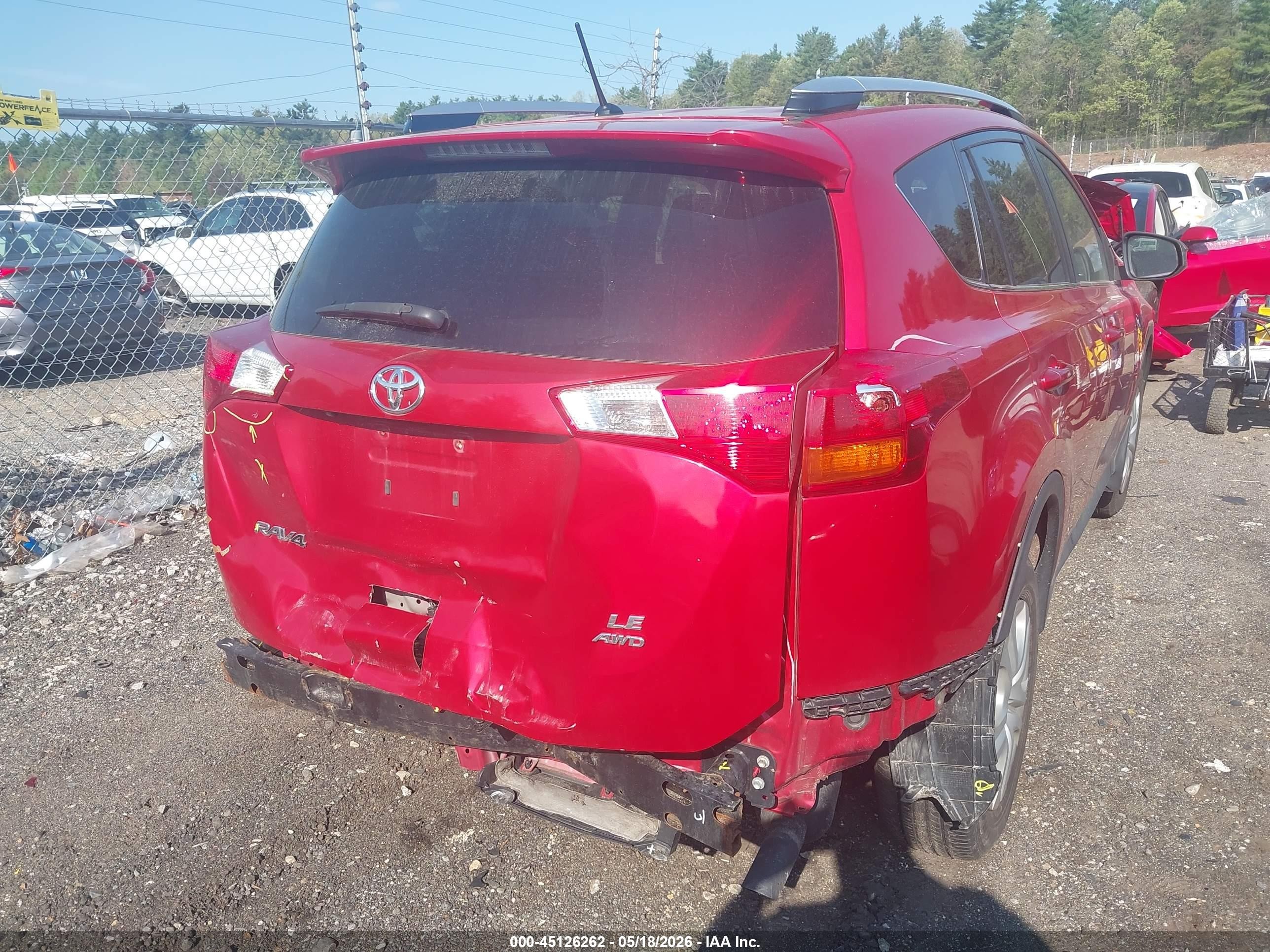 2015 Toyota Rav4 Le Red vin: JTMBFREV2FD141587